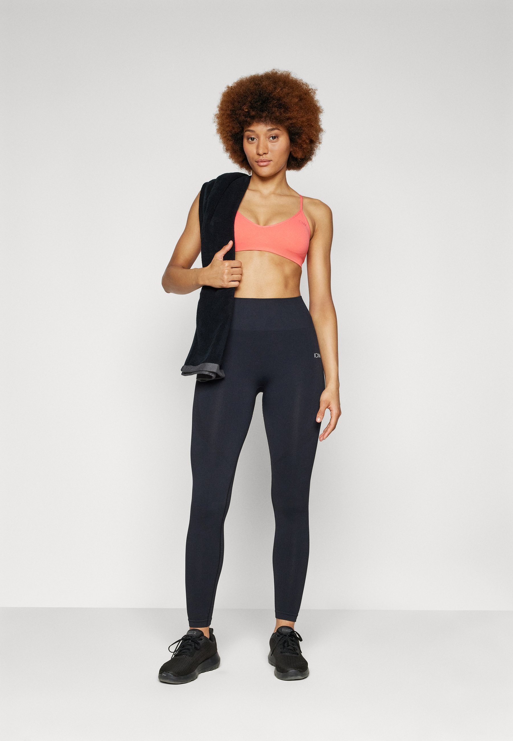 Soutien-gorge minimaliste sans coutures ICANIWILL IGNITE - Soutien-gorge de sport à maintien léger - rose pêche foncé