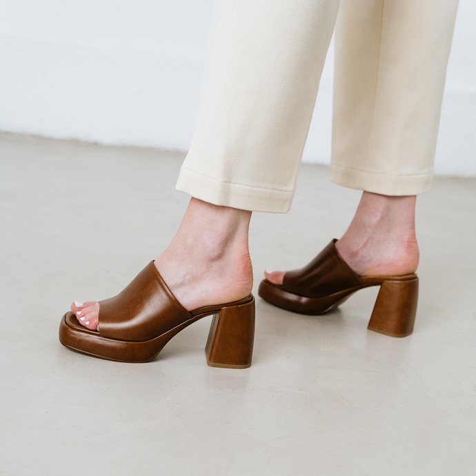 Mules à plateformes  en cuir marron