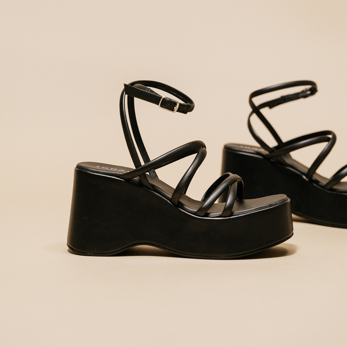 Sandales à brides et à plateformes  en cuir noir