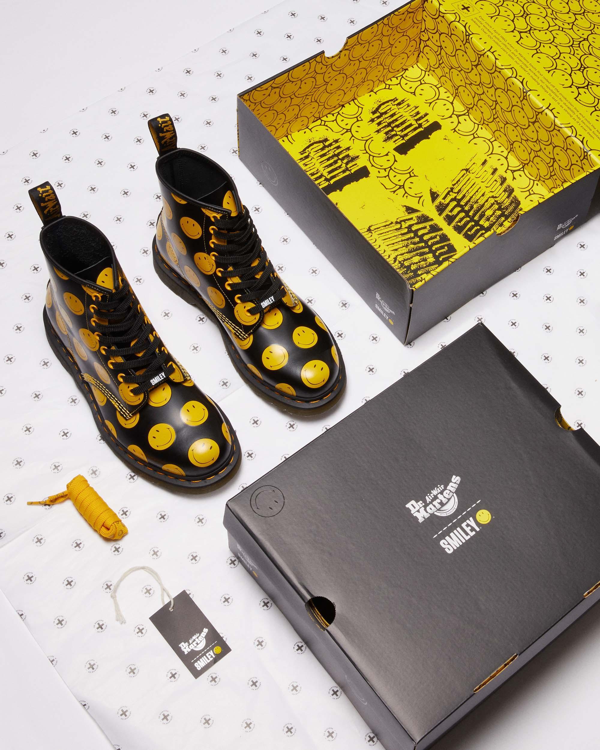 1460 Smiley® Smooth Leather Lace Up Boots