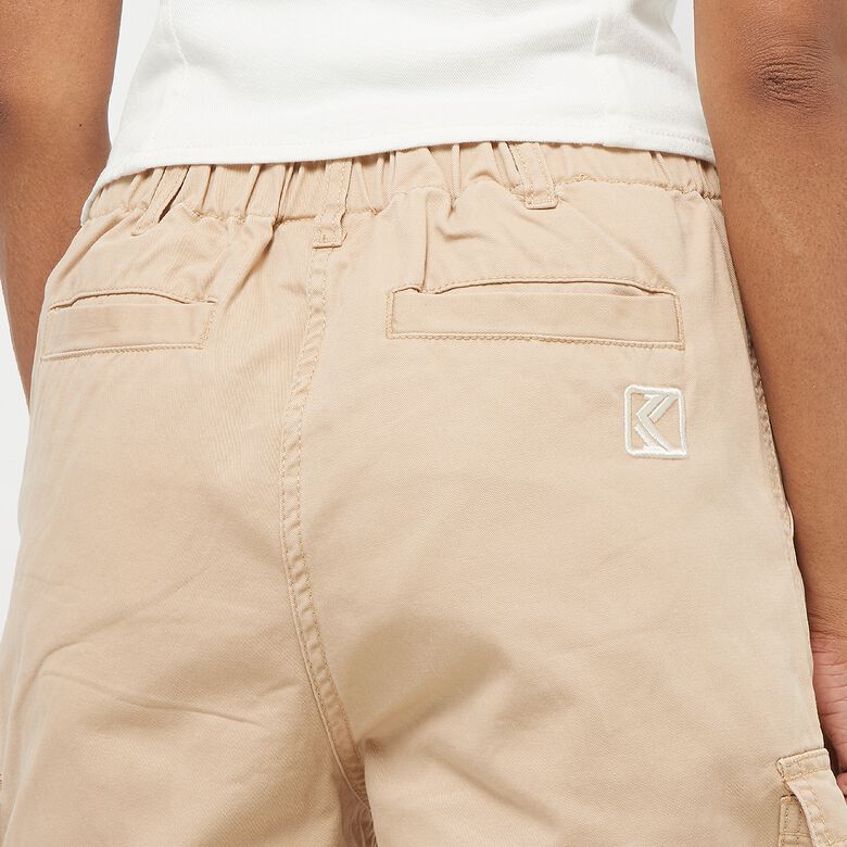 Kleine, charakteristische, gewaschene Cargohose