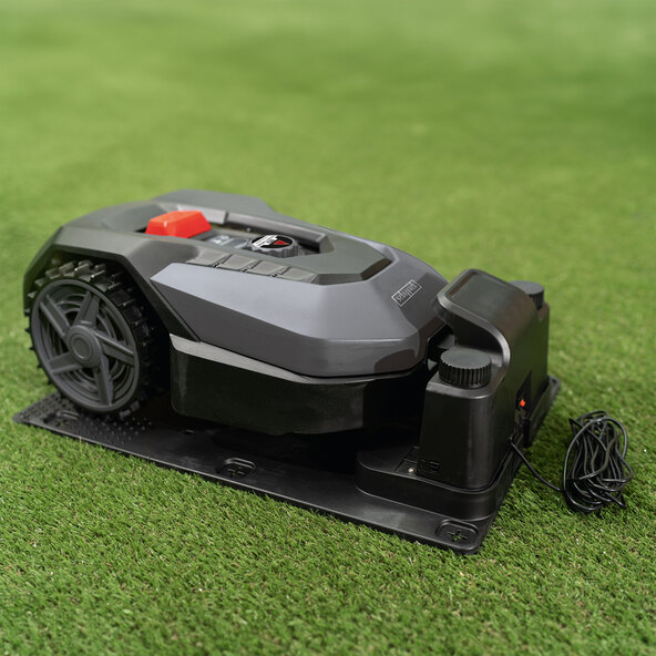 Mașină de tuns iarba robotizată RoboCut XXL900, inclusiv garaj RoboHome