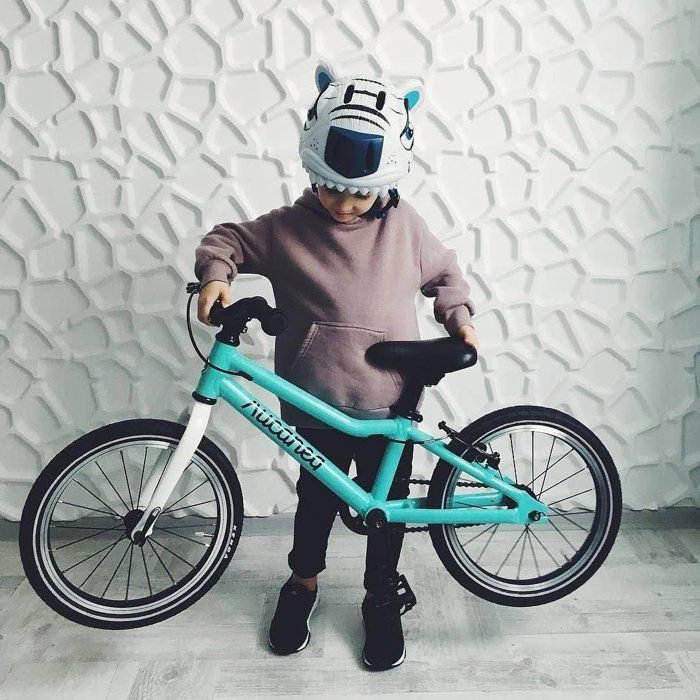 Cykelhjelm - CRAZY SAFETY - Shark - Størrelse M (54-59cm)