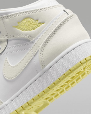 Air Jordan 1 Mid Older Kids' Shoes
