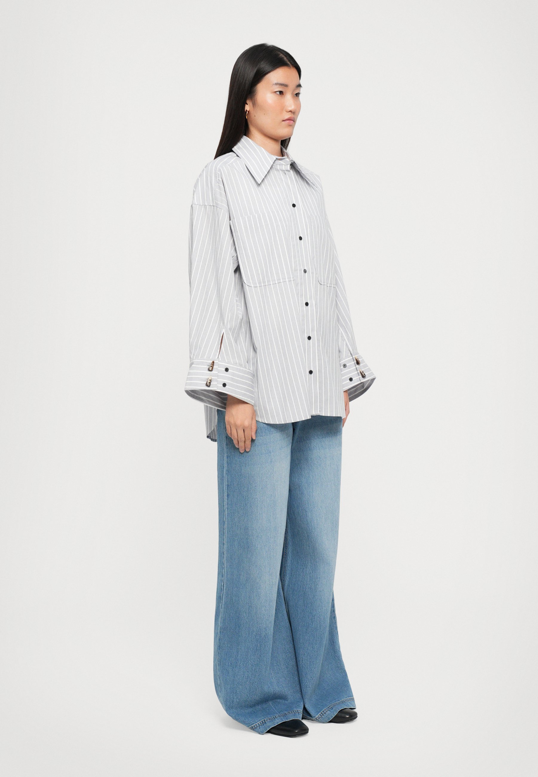 MUNTHE LYNNE - Bluse mit Knopfleiste - Anthrazit