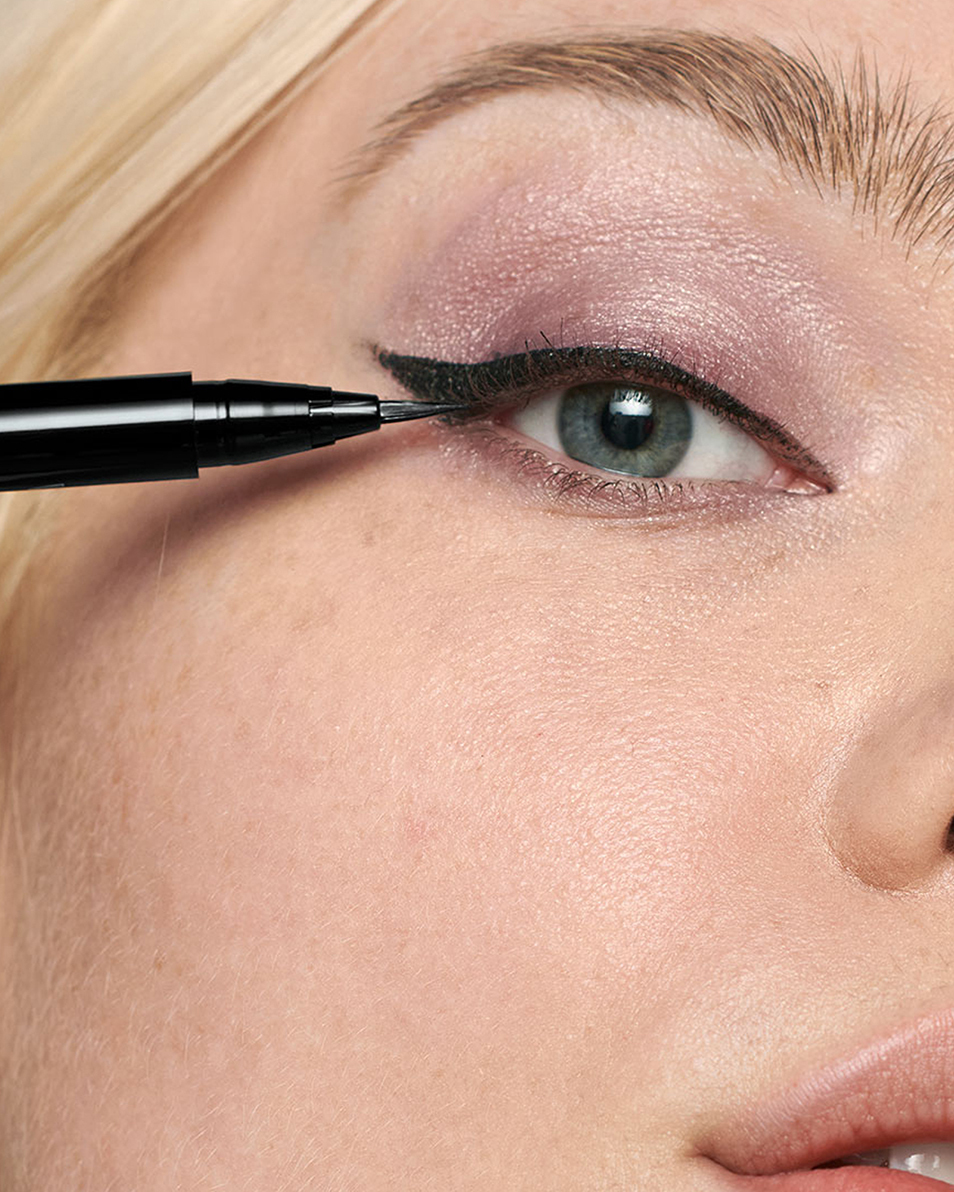 CLINIQUE HIGH IMPACT™ EASY LIQUID EYELINER LANGHOUDEND & GESCHIKT VOOR GEVOELIGE OGEN