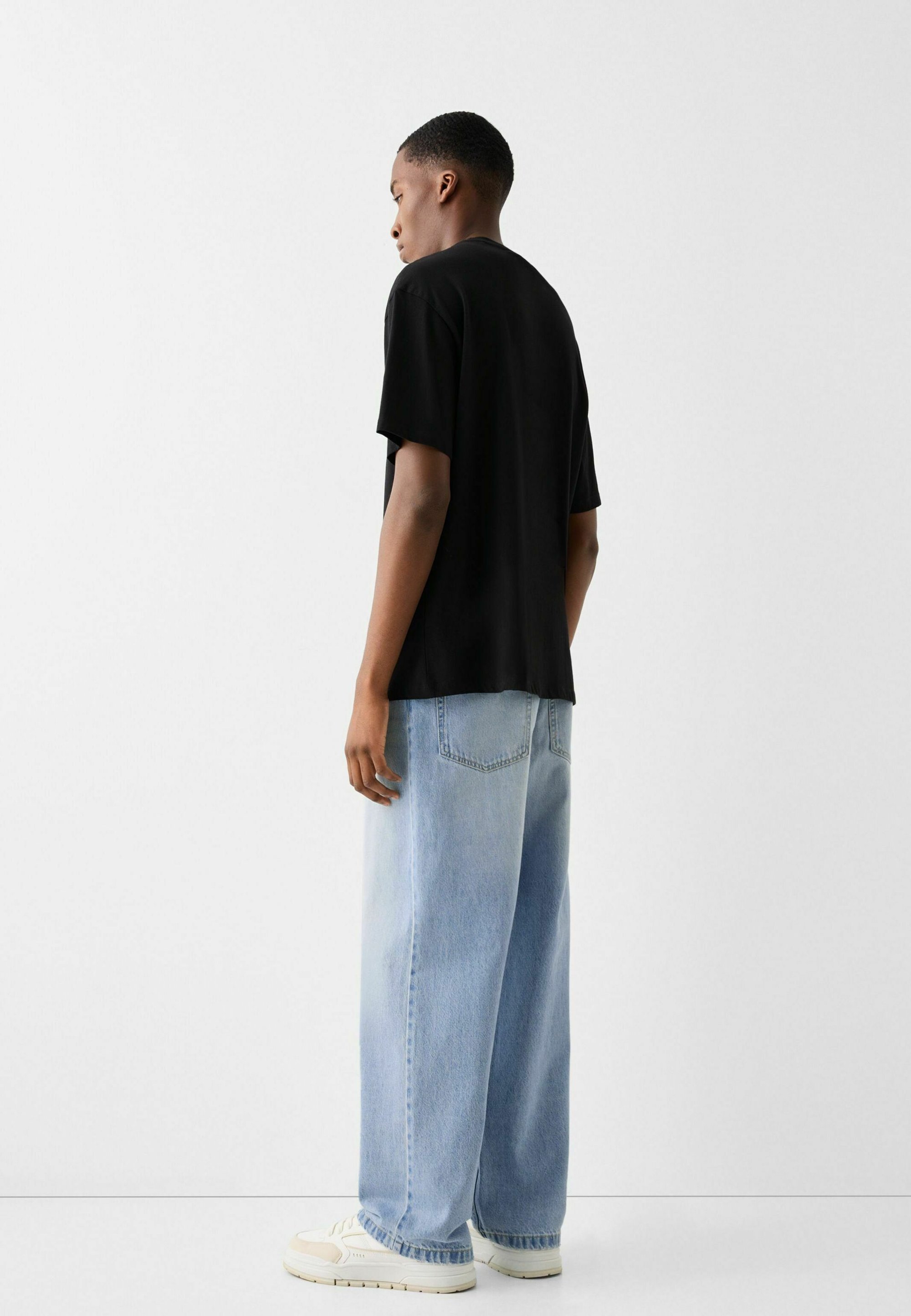 Bershka BAGGY - Široke traperice - svijetloplave