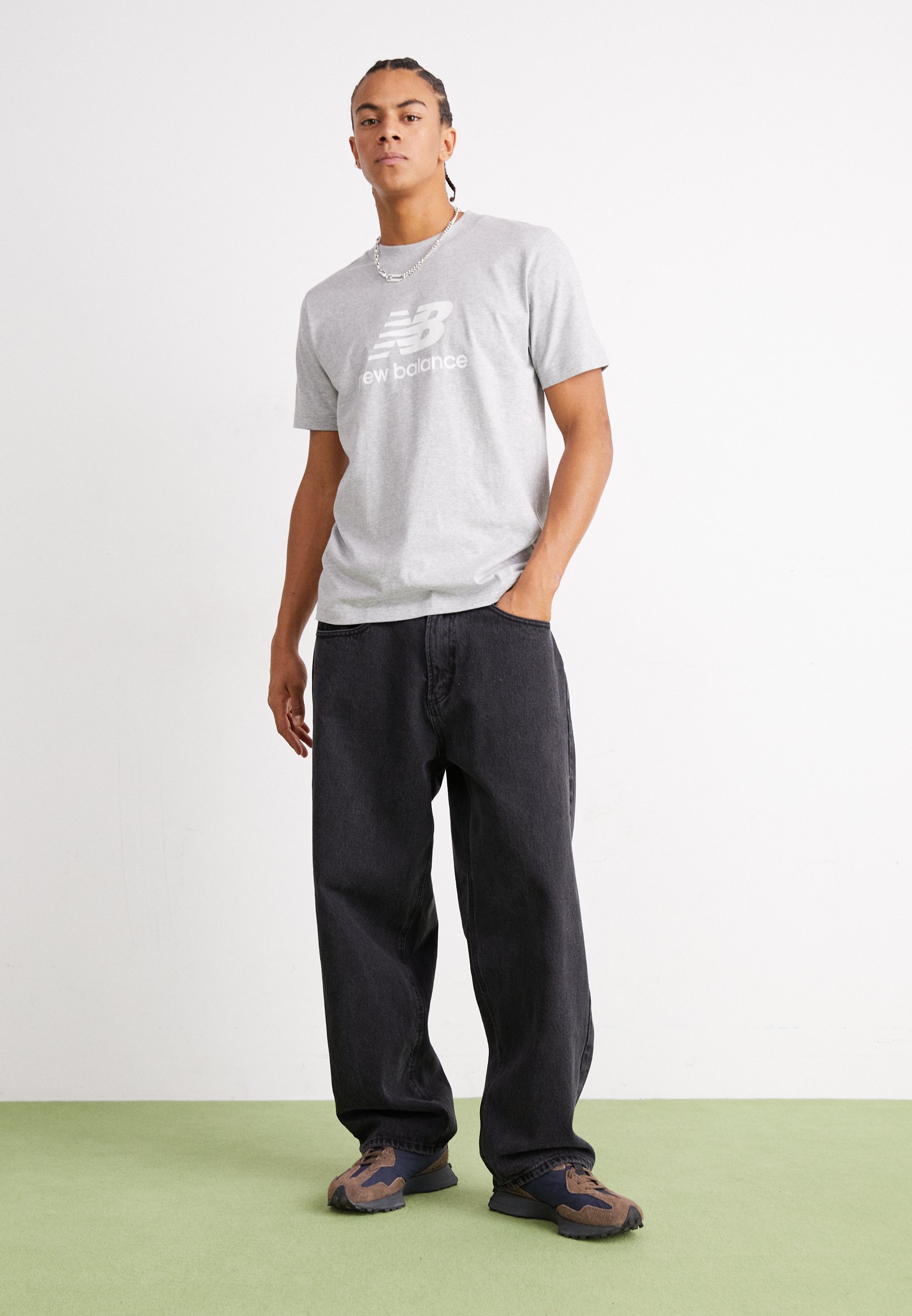 New Balance ESSENTIALS LOGO UNISEX - Koszulka z nadrukiem - sportowa szara