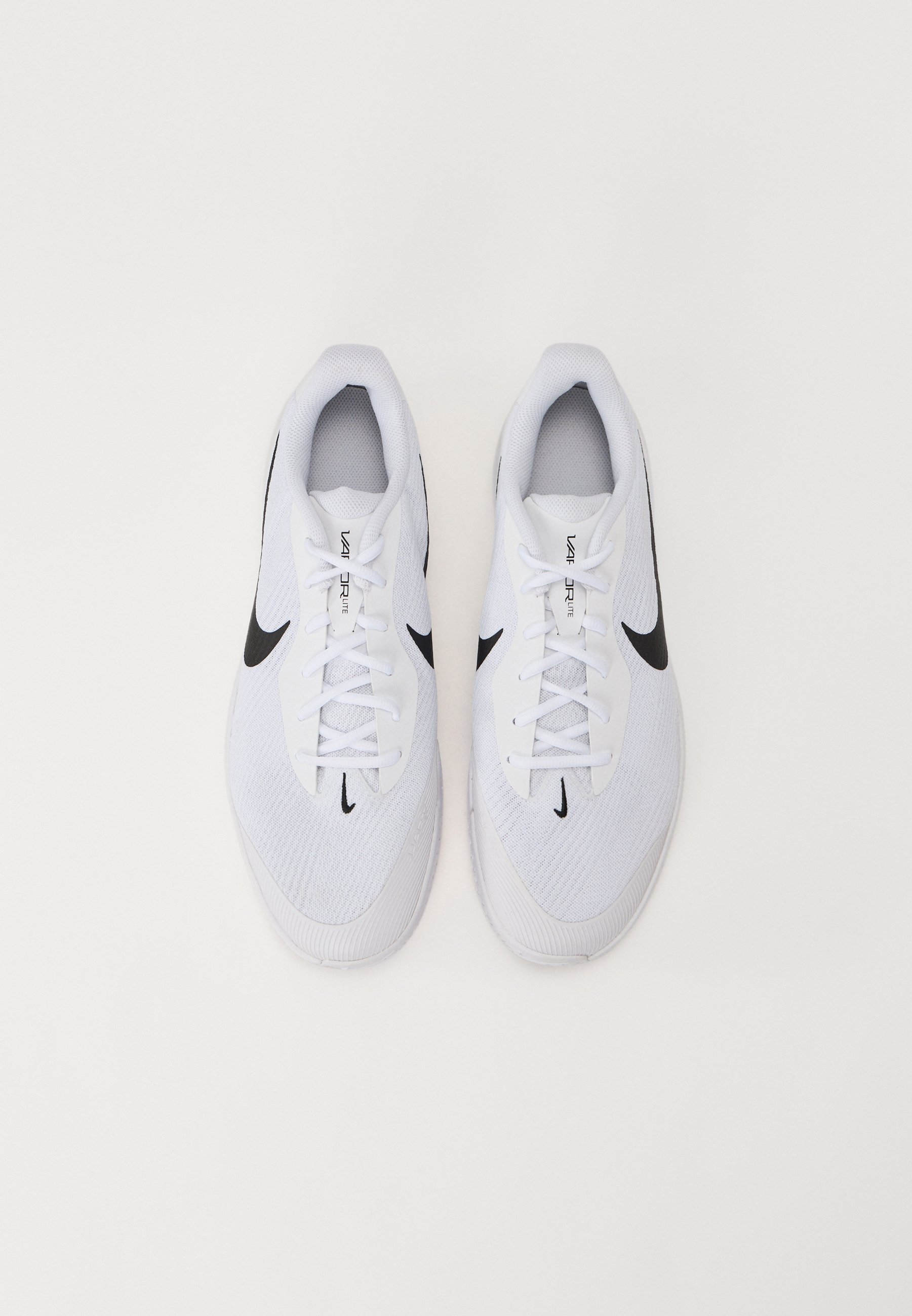 Nike Performance VAPOR LITE – daugiafunkciniai teniso bateliai – balti/juodi