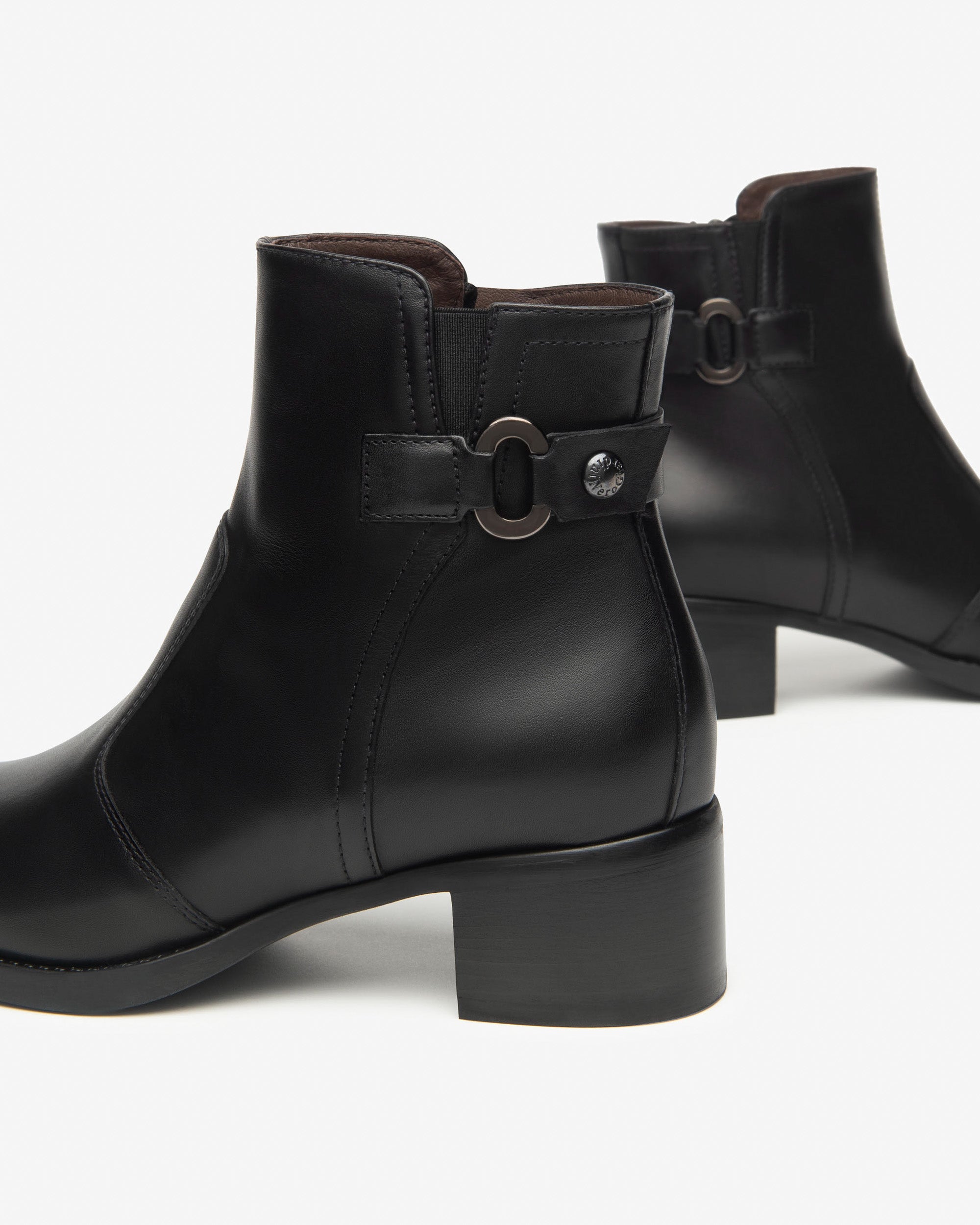  Damen-Ankle-Boots aus Leder