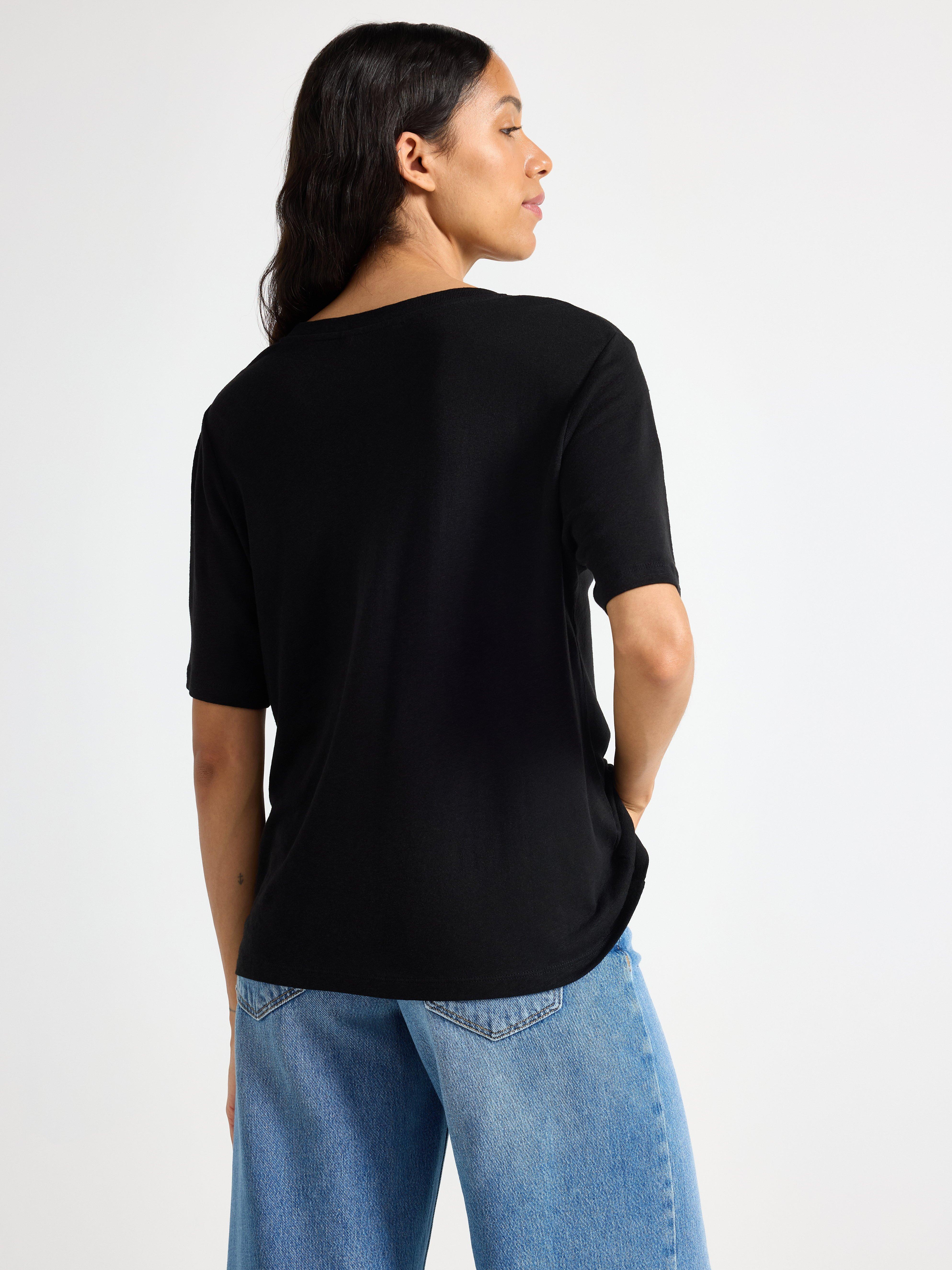 Camiseta em linho preto