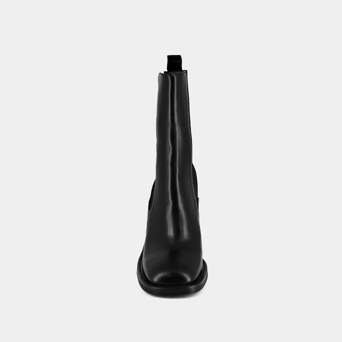 Bottines à talons et bouts carrés  en cuir noir