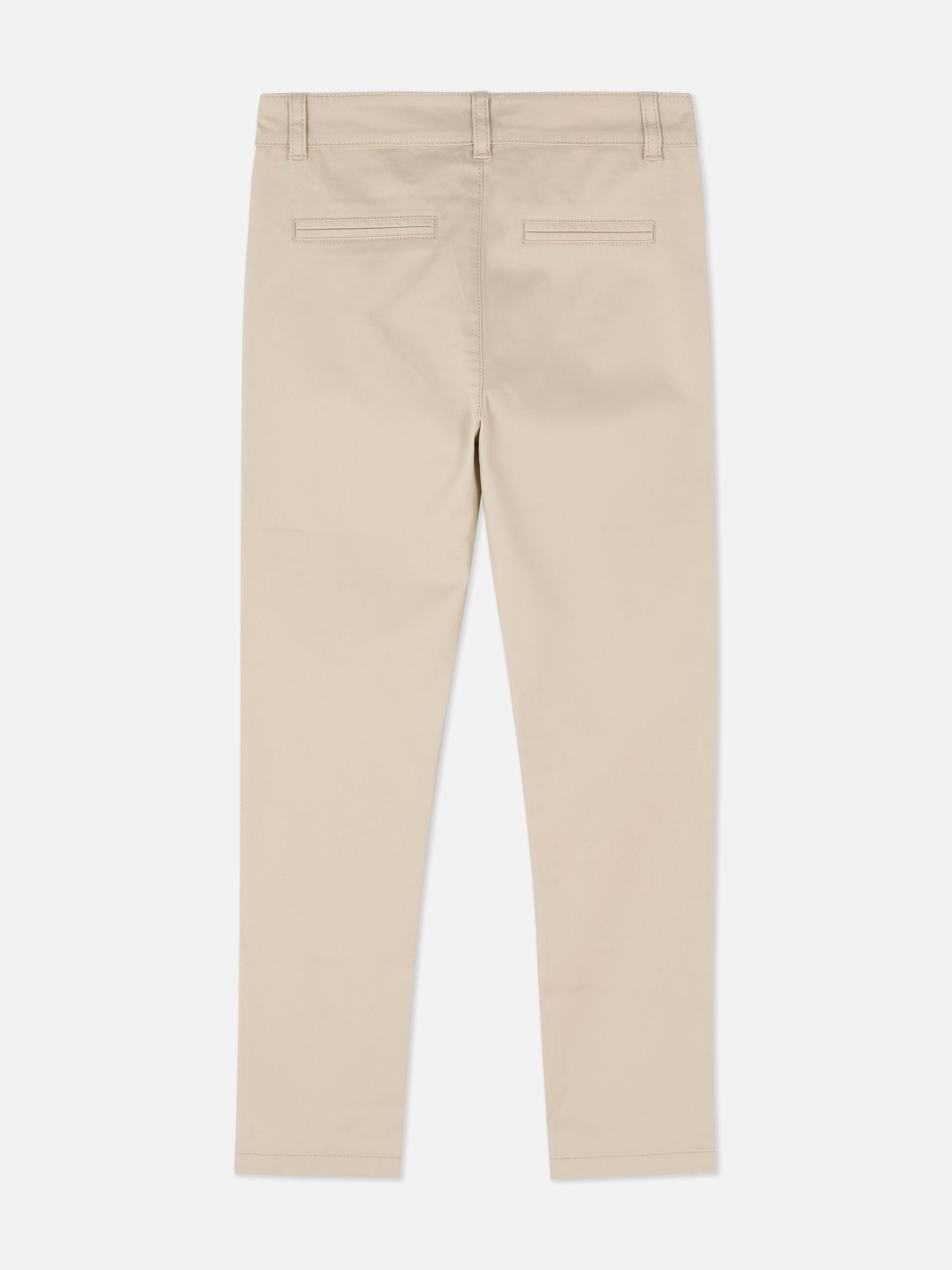 Chino-Hosen für Jungen. Diese coolen Chinos mit Gürtelschlaufen, Taschen und geradem Bein werden schnell zu ihren neuen Lieblingshosen!