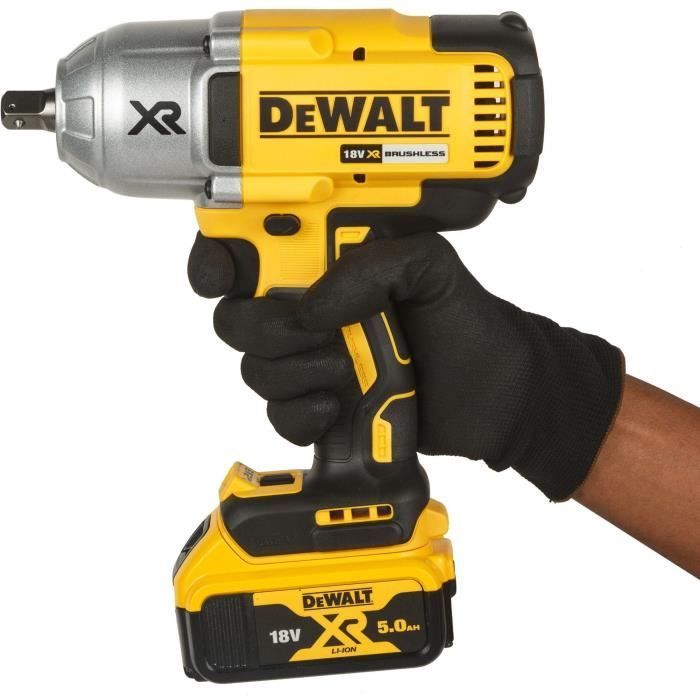 Llave de impacto DEWALT XR de 18 V y 5 Ah con batería de iones de litio, 3 velocidades, suministrada con 2 baterías en un estuche TSTAK, con clip y apilable.