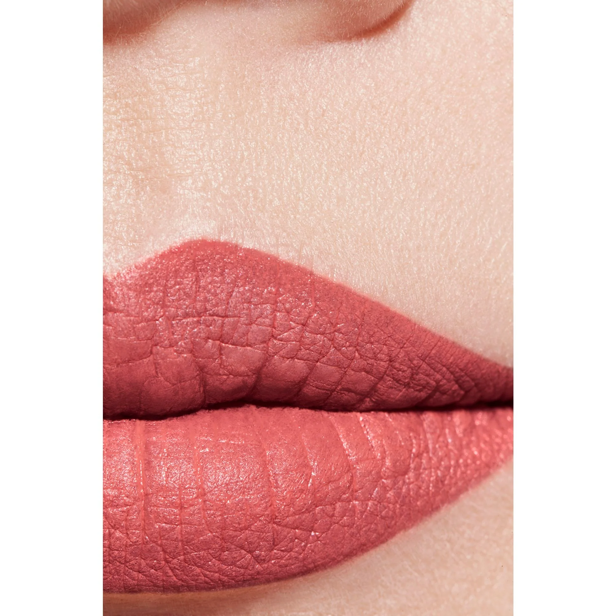 ROUGE ALLURE VELVET - IL ROSSETTO VELLUTATO LUMINOSO