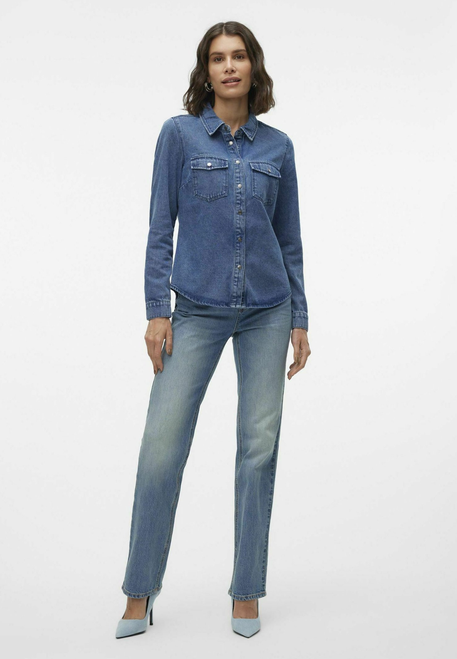 Vero Moda JENNIE - Blouse met knoopsluiting - middenblauwe denim