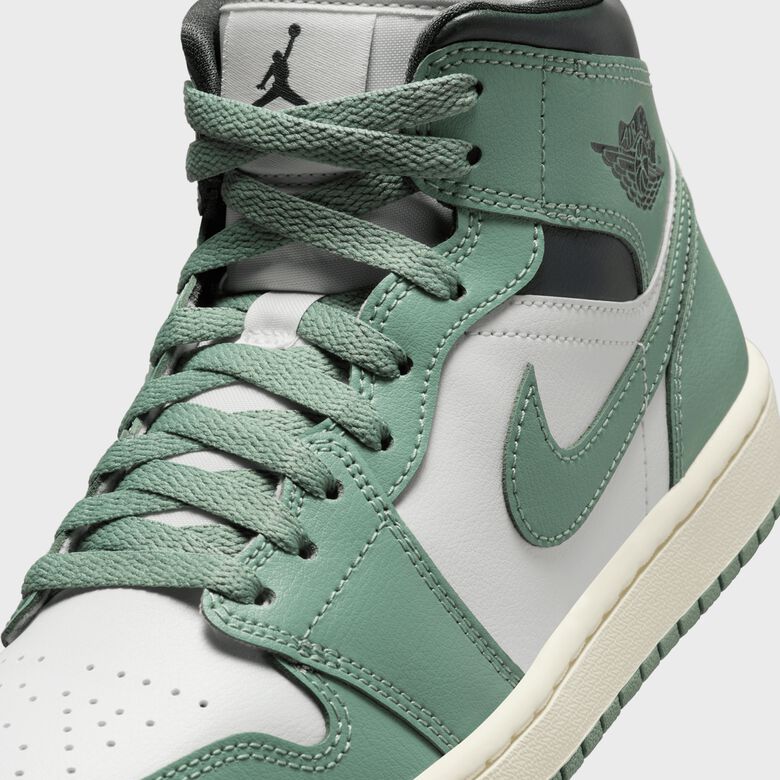 WMNS Air Jordan 1 Mid