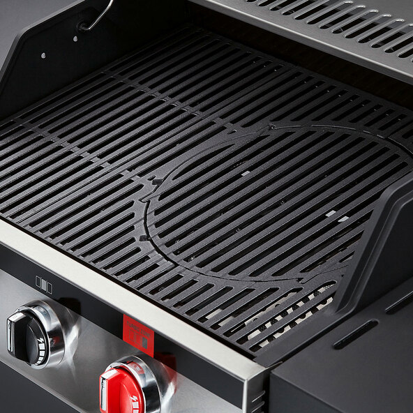 Boston EVO Pro 3 R Turbo gas grill, including weather protection cover