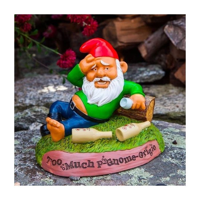 Umorismo da gnomo da giardino ubriaco