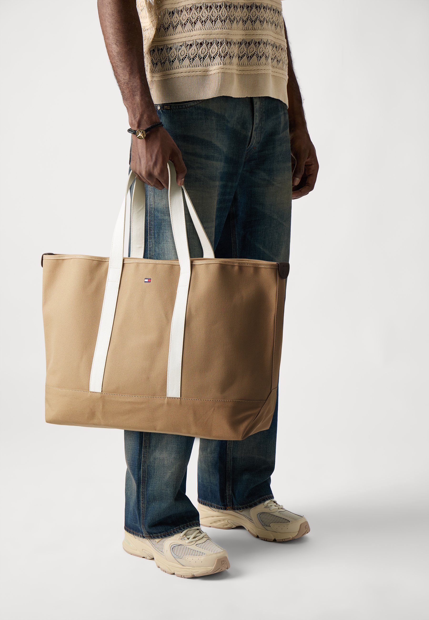 Tommy Hilfiger SUMMER TOTE - Tote bag - safari canvas