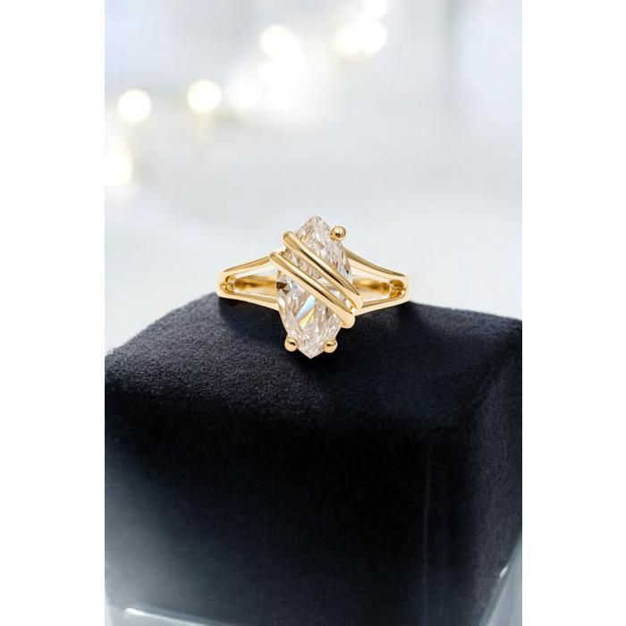Bague Femme Plaqué Or 18 Carats – Oxyde de Zirconium Taille Marquise | Bague Élégante Dorée, Idée Cadeau Femme