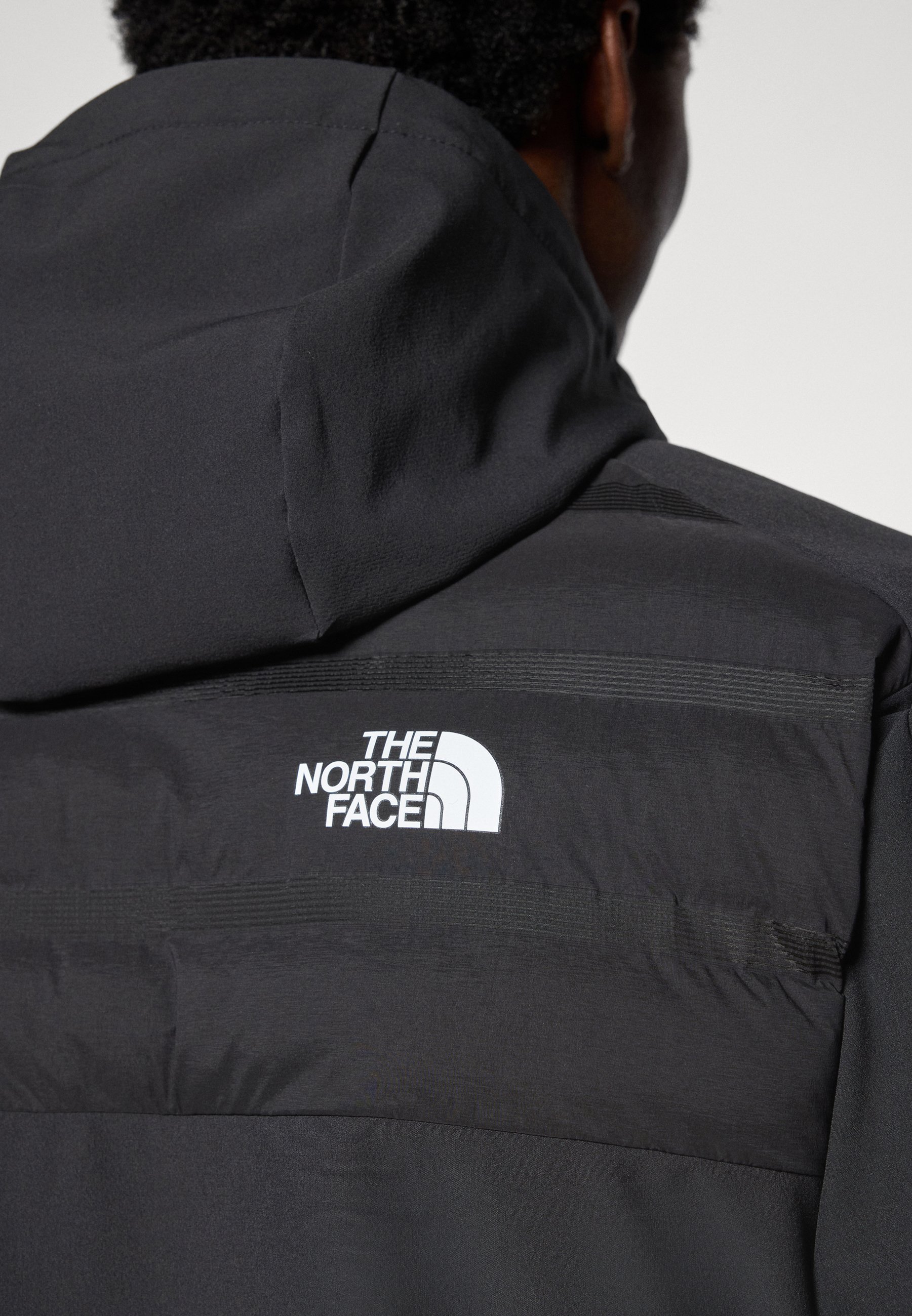 „The North Face“ kalnų atletikos CARI striukė su gobtuvu - Žieminė striukė - juoda
