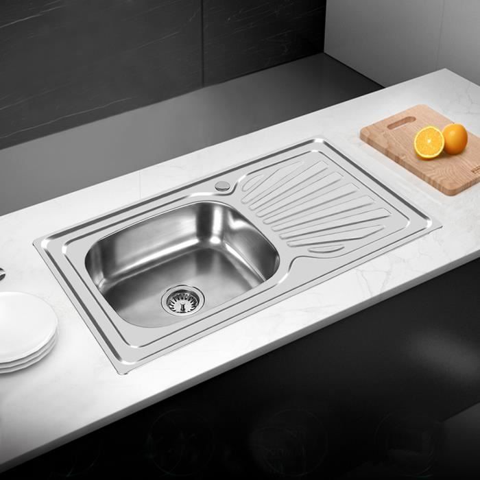 Fregadero de cocina de acero inoxidable con un seno y placa filtrante de agua incorporada.
