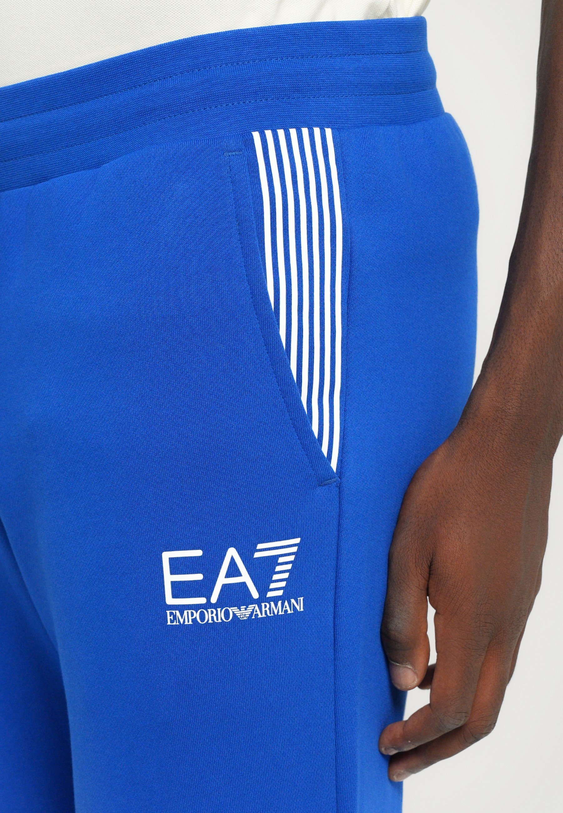 EA7 Emporio Armani TRAIN LINES PANTS - Trainingsbroek - bekijk het web