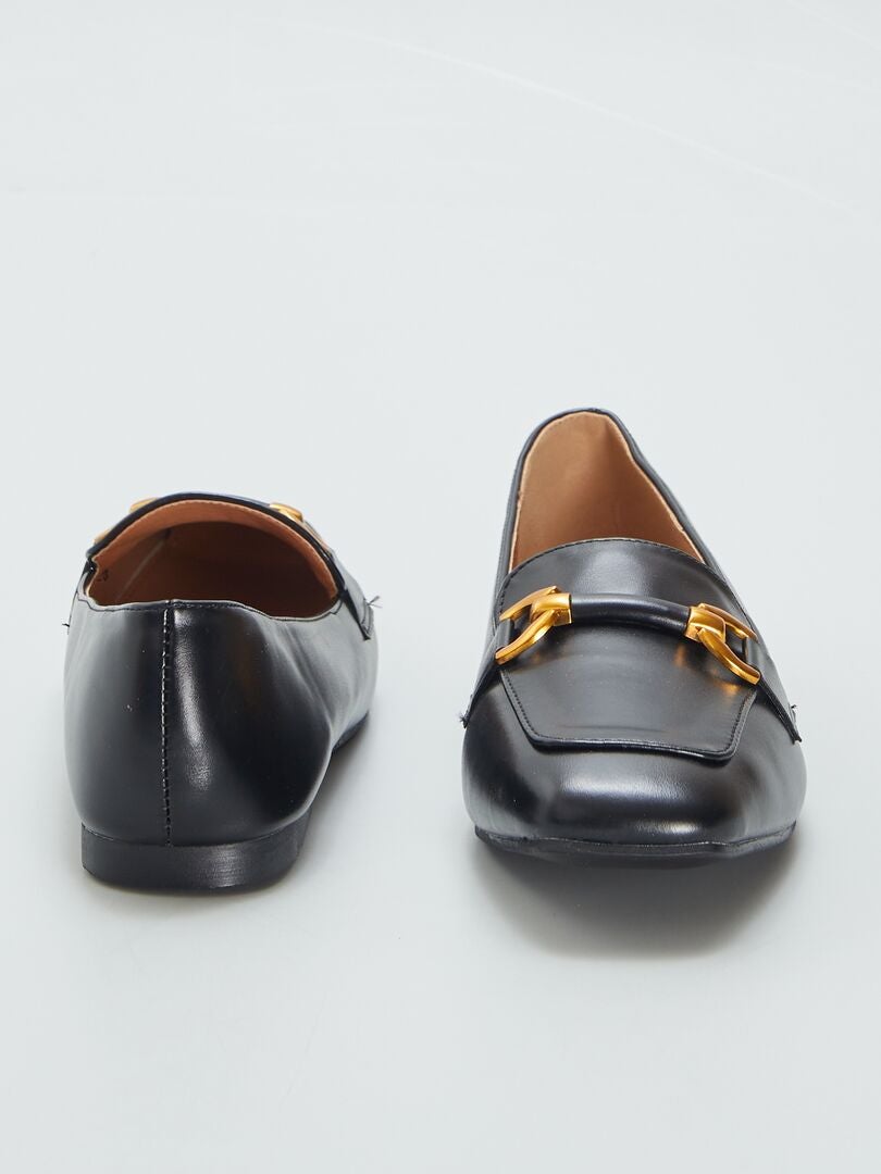 Mocasines con tiras doradas - negros