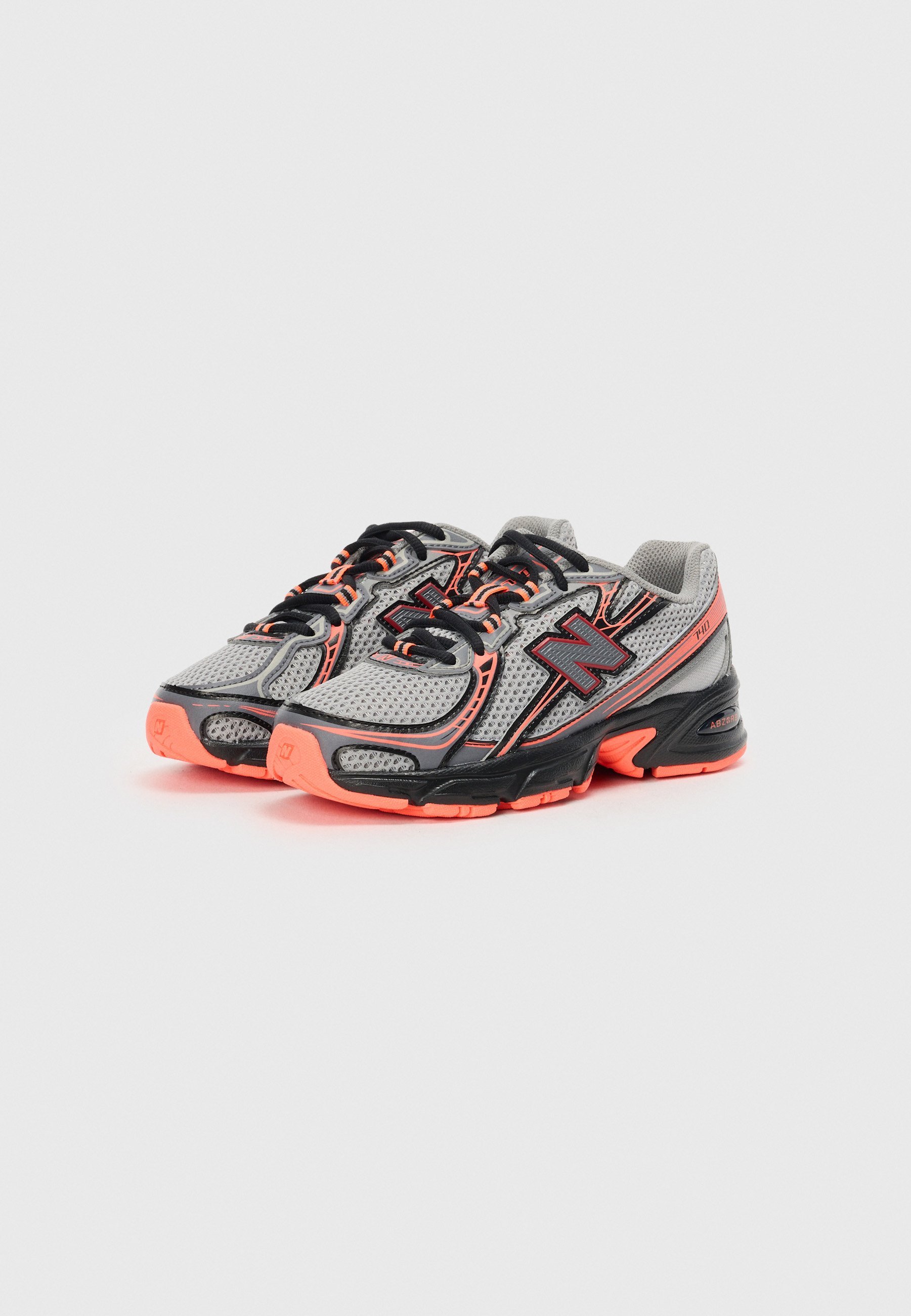 New Balance 740 - Sneakers - zilverkleurig