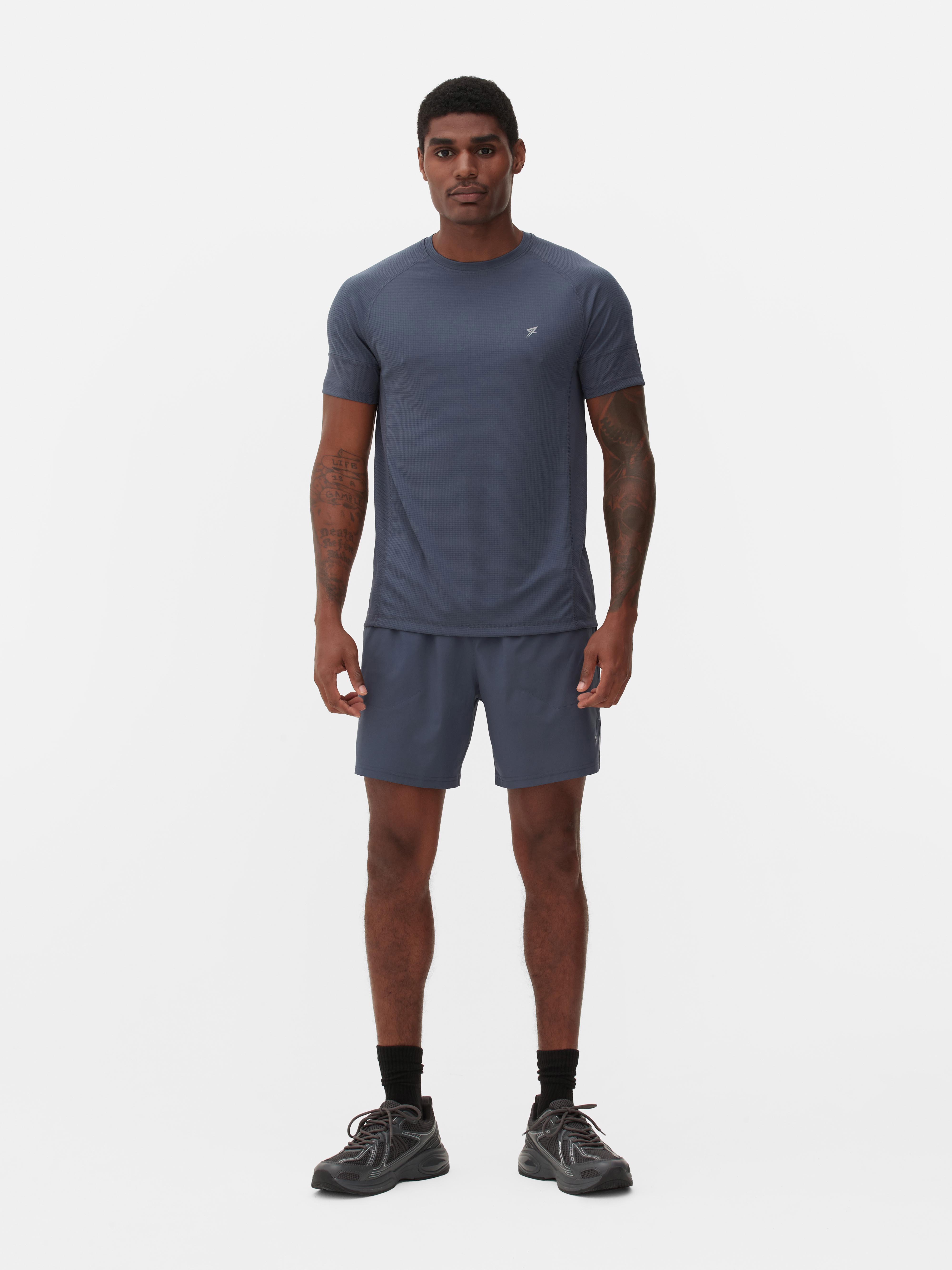 Tricou sport cu mânecă scurtă Extinde-ți colecția de articole sportive cu acest tricou cu guler rotund, mâneci scurte și logo reflectorizant