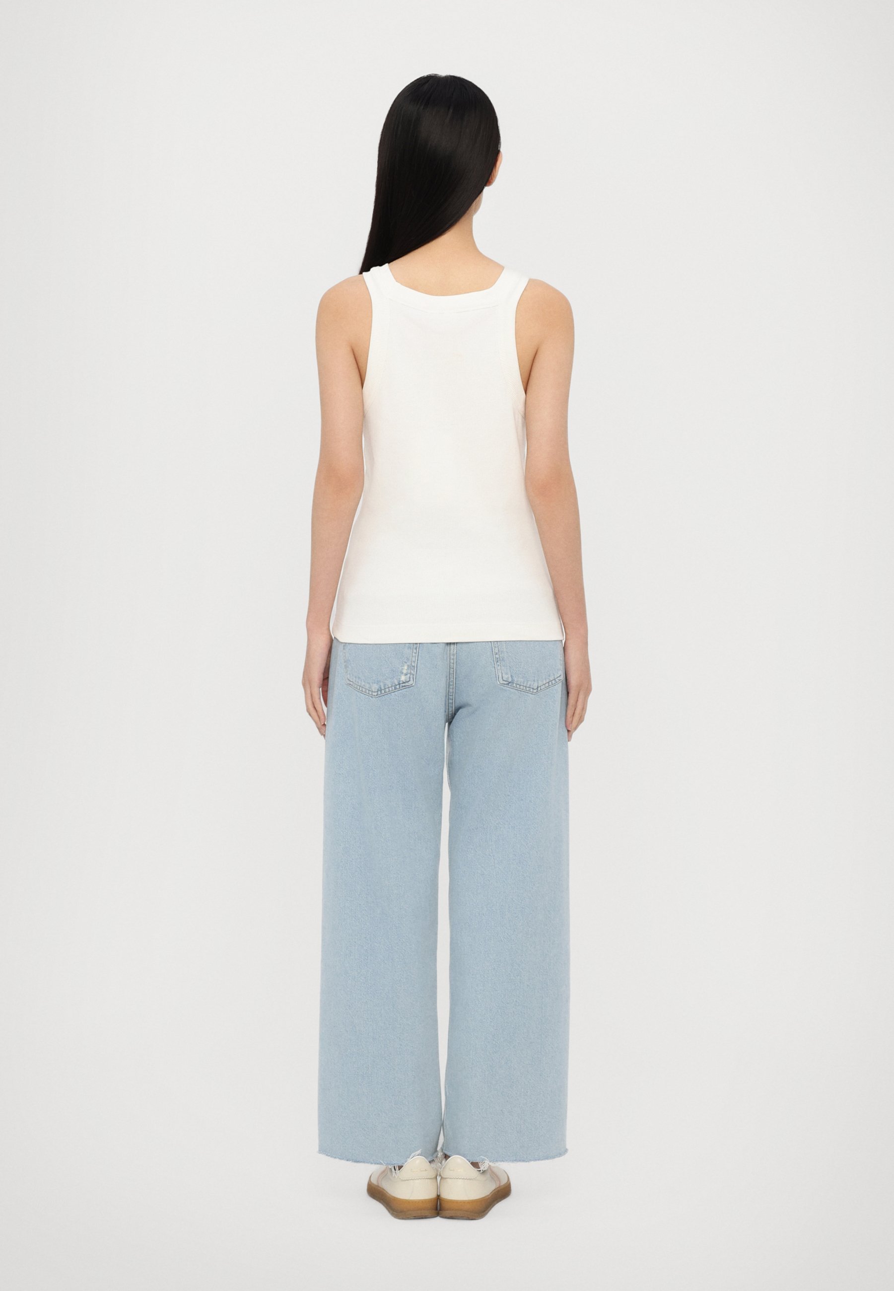 GESLOTEN RACER TANK - Bovenkant - gebroken wit