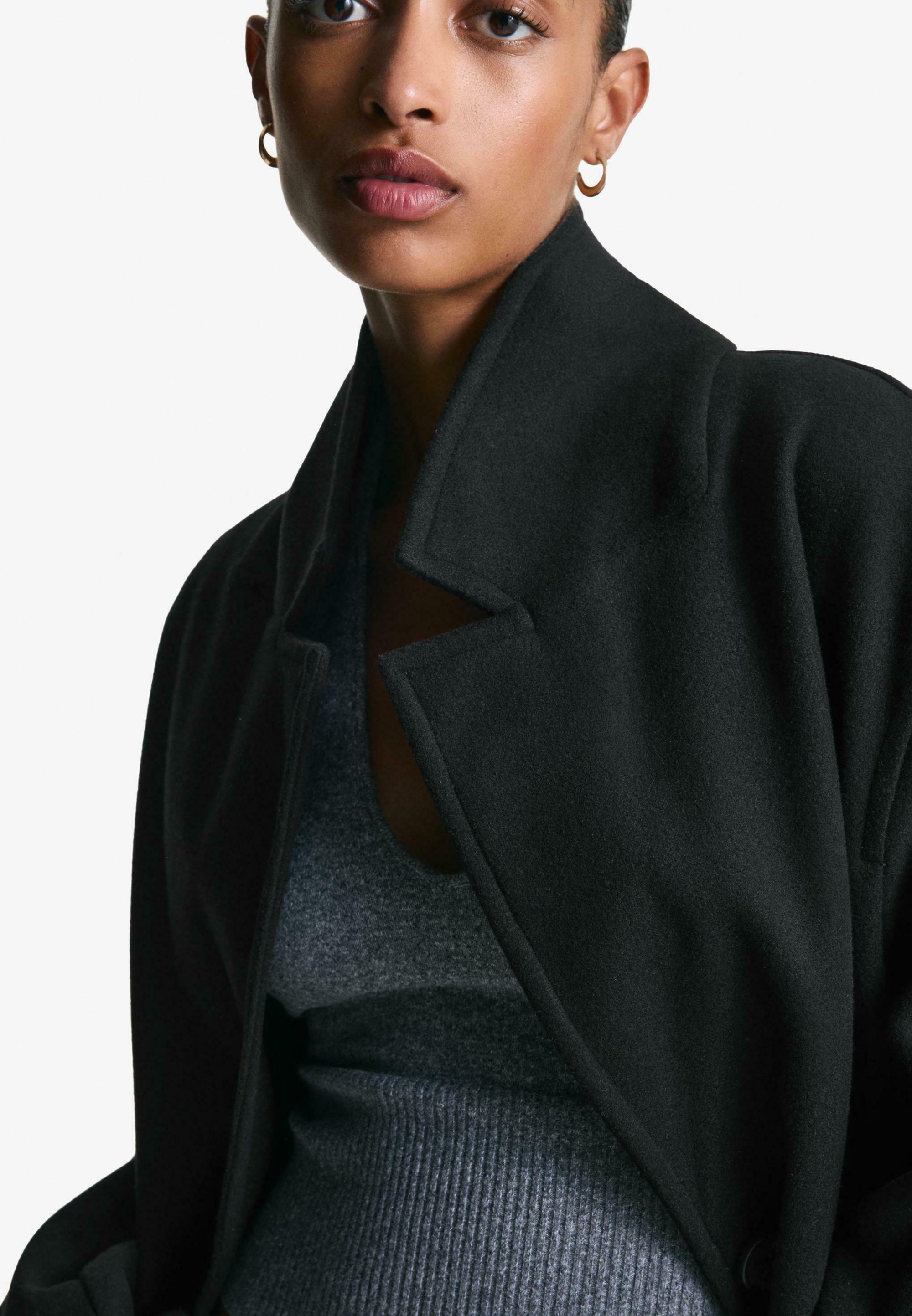 Płaszcz Bershka Classic - czarny
