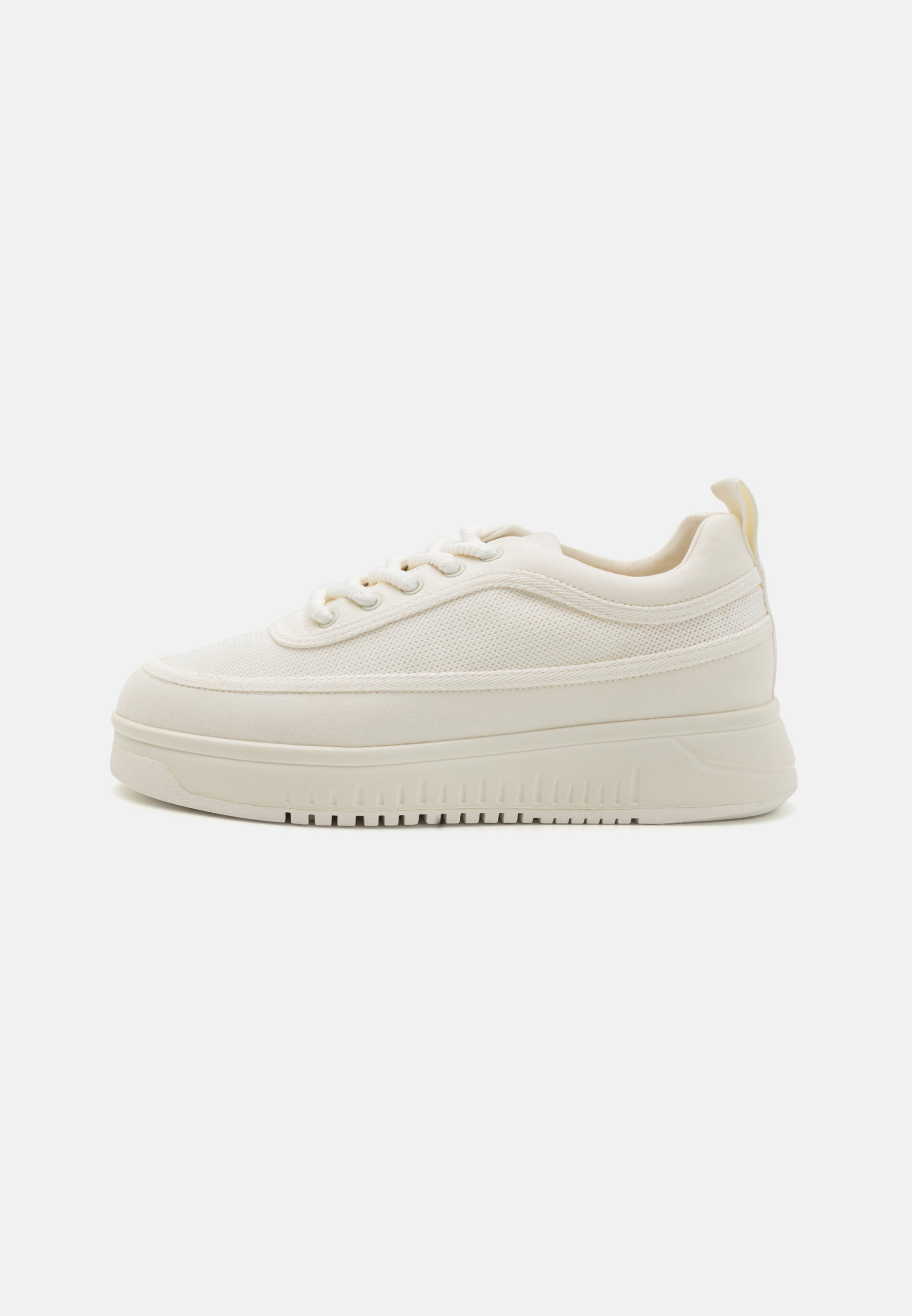 Chaussures Emporio Armani - Baskets - blanc cassé