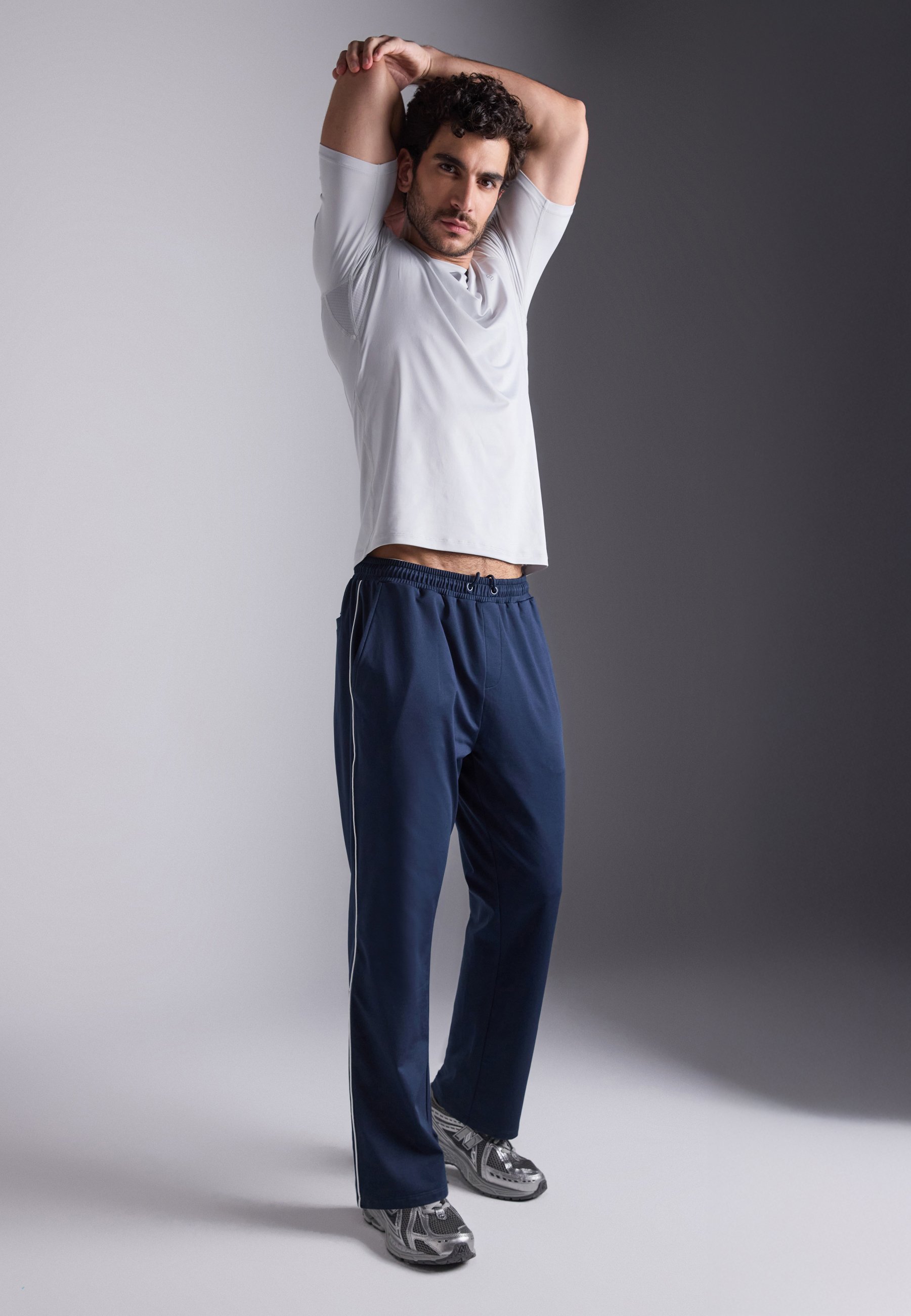 Pier One Sport Trainingsanzug mit Kordelzug in regulärer Passform – Trainingshose – dunkelblau