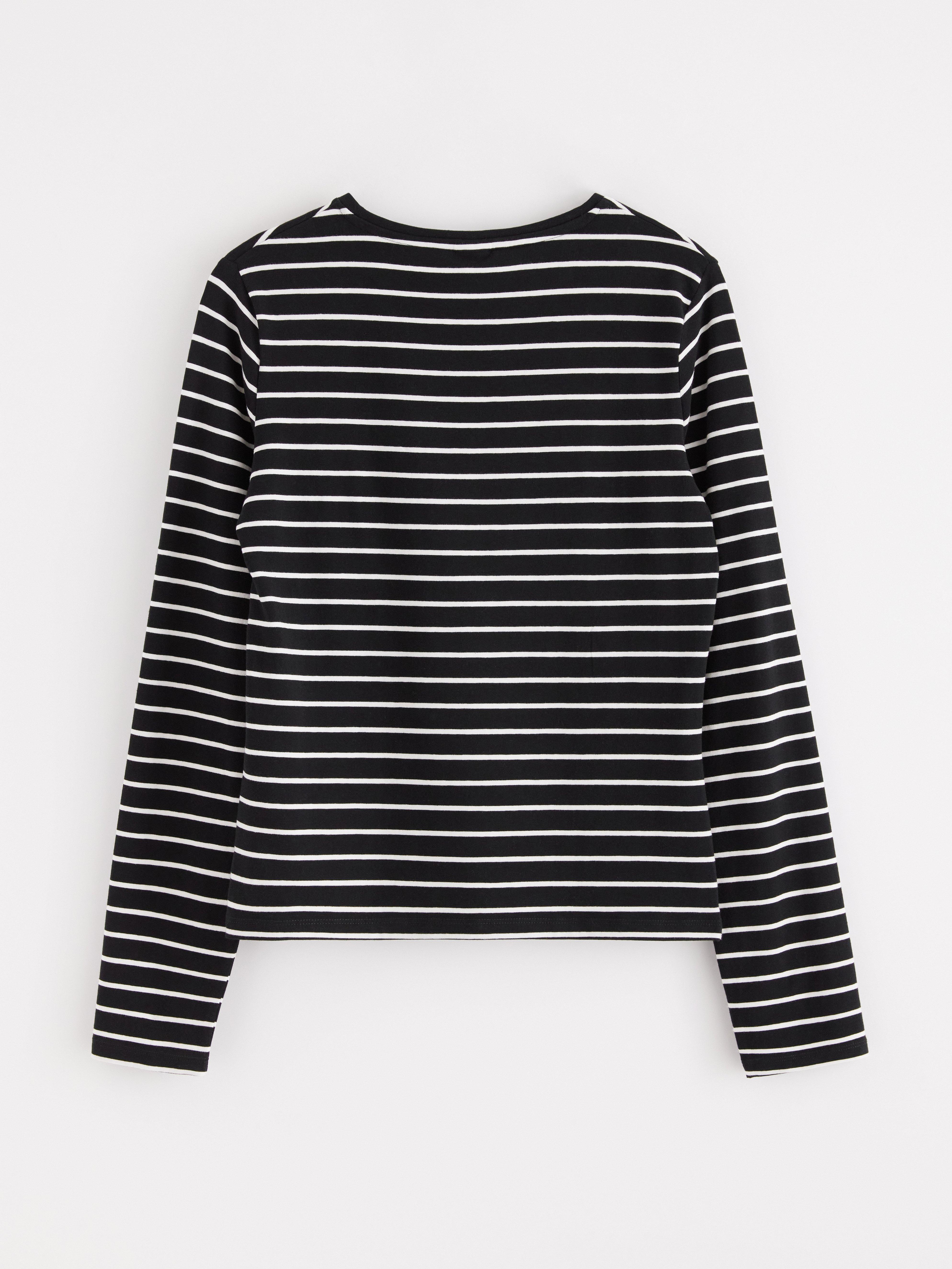 Blusa preta de manga comprida