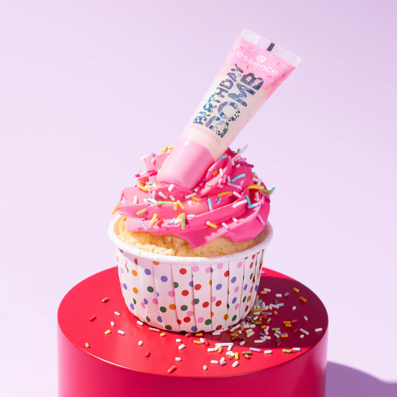 Gloss labial transparente Birthday Bomb da essence para um brilho intenso