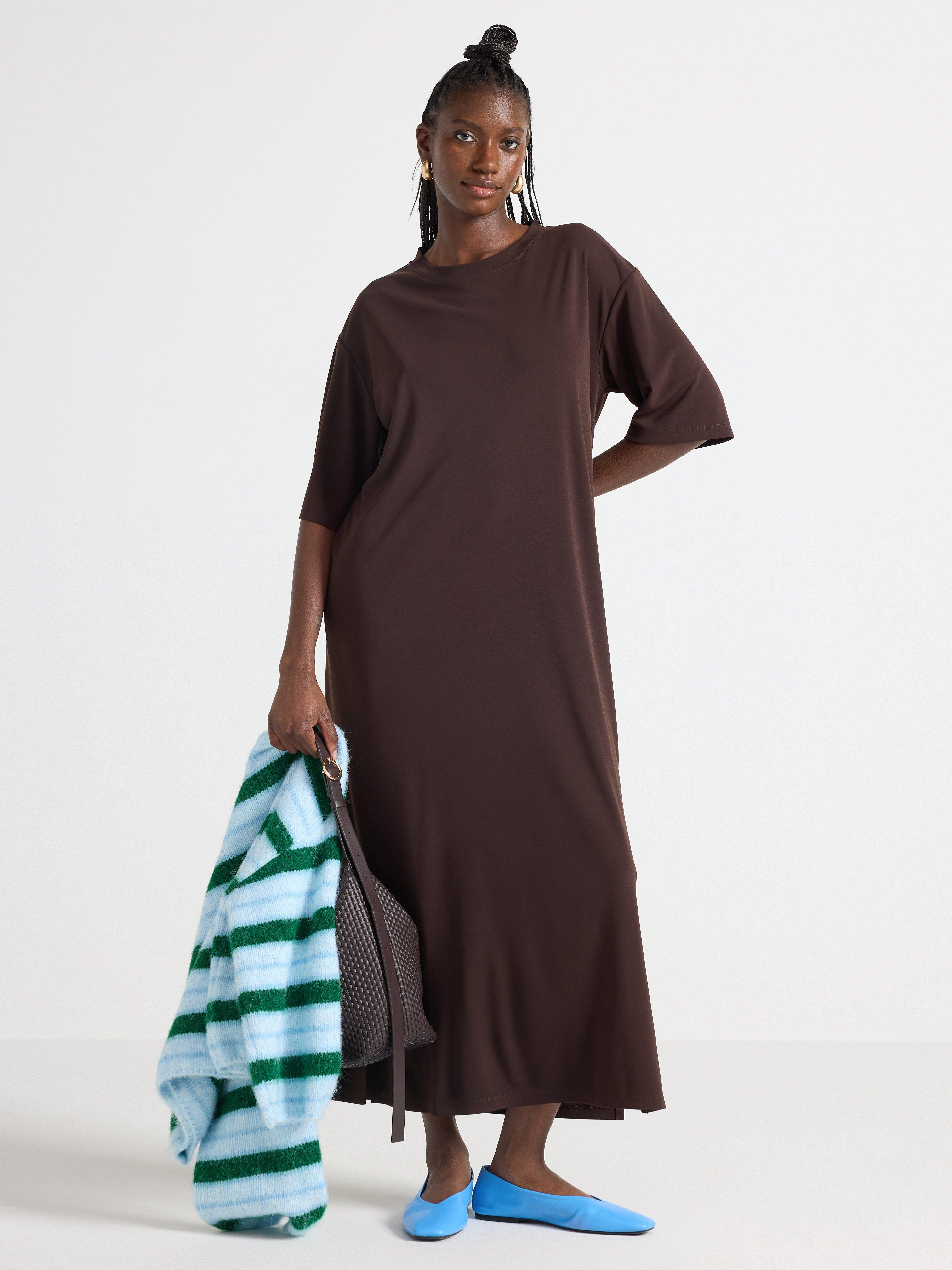 Camiseta midi marrom escuro