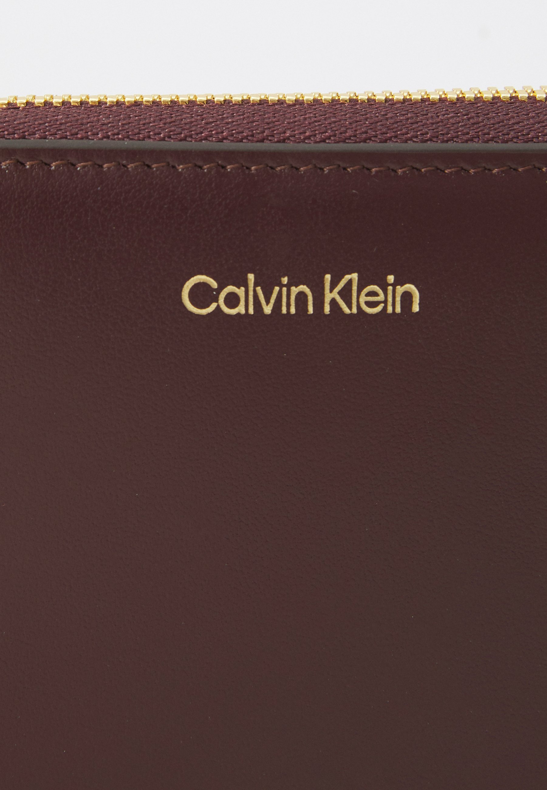 Calvin Klein GEGRAVEERD - Portemonnee - fudge