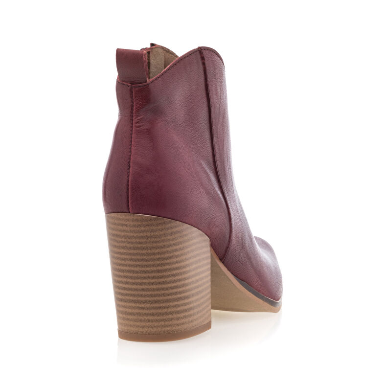 Rote Damenstiefel / Stiefeletten