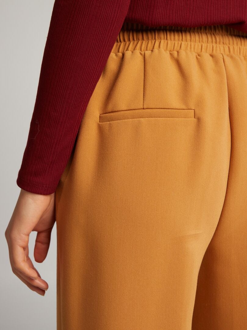 Calça reta com amarração - MARROM