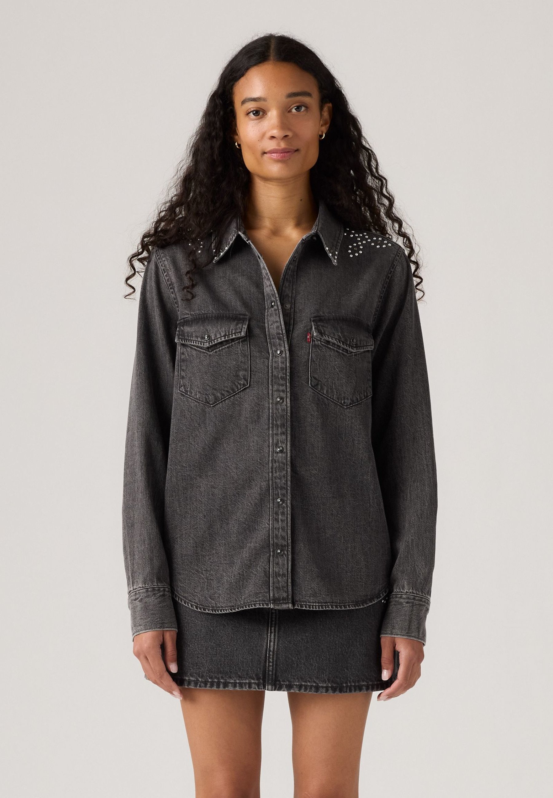 Levi's® ICONIC WESTERN - Palaidinė su sagomis - juodo džinso spalvos