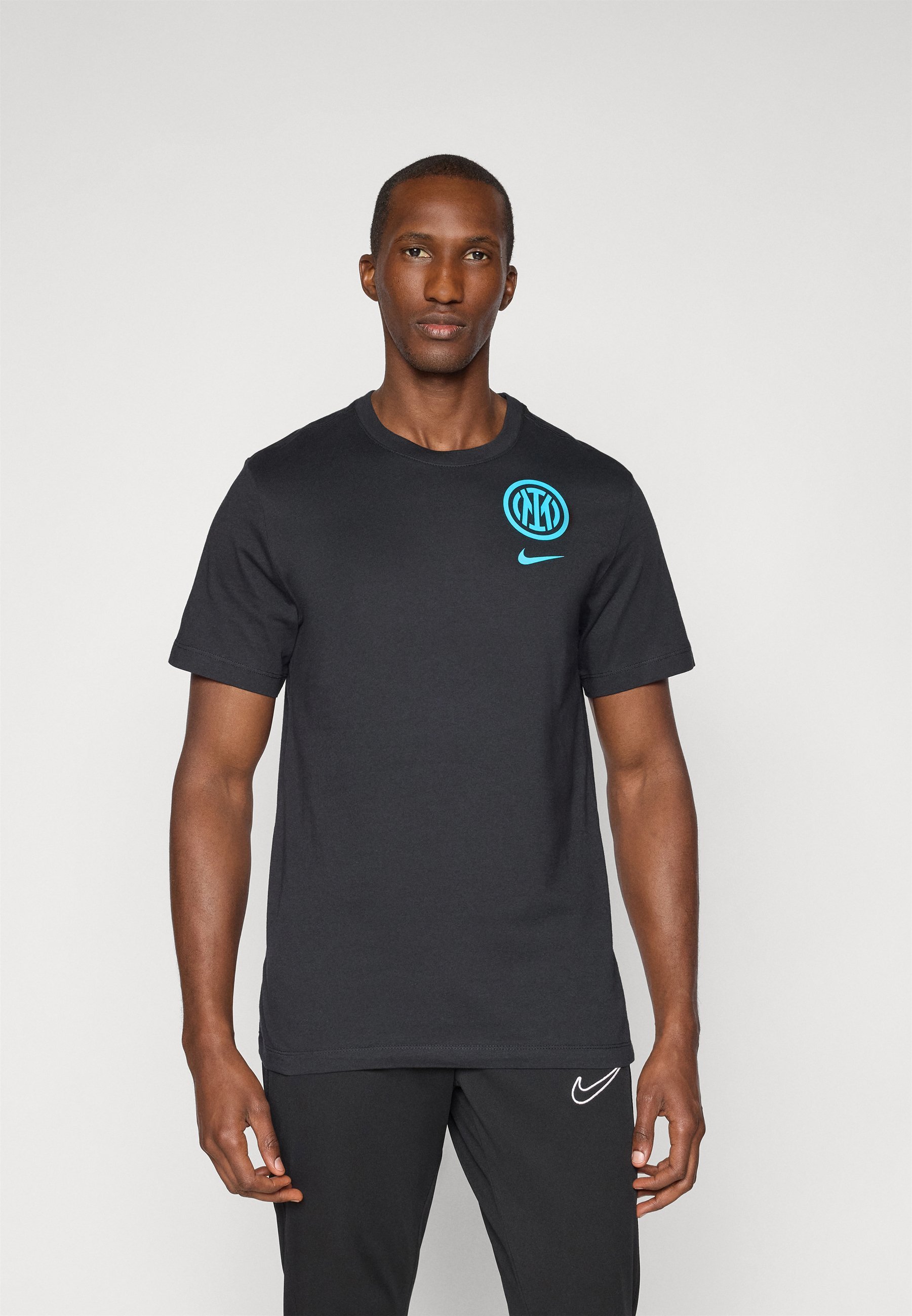 Nike Performance INTER MILAN CREST TEE - Klubbklær - black/white ...