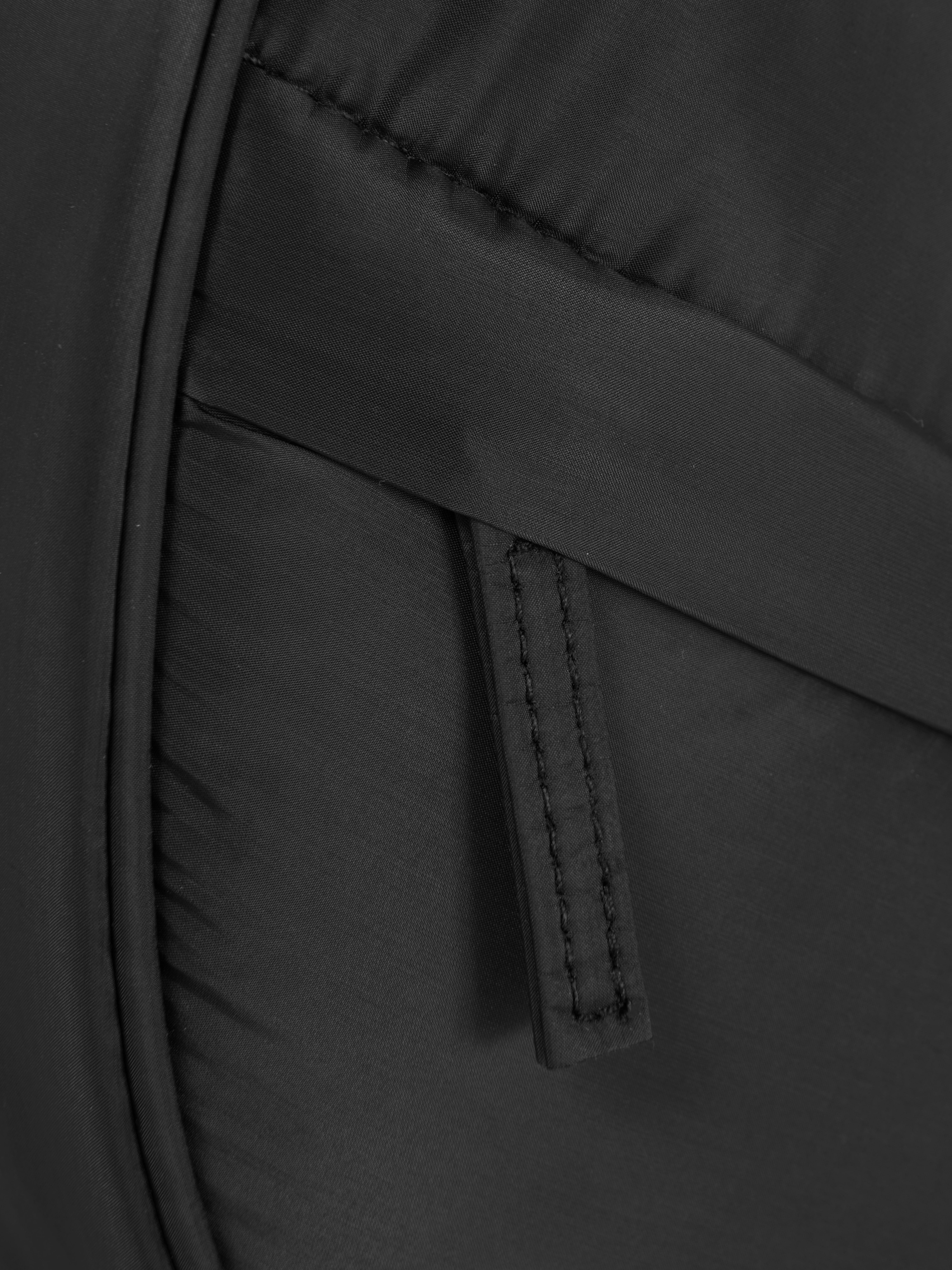 Schultertasche mit Reißverschluss. Unsere Schultertaschen sind ein schönes und praktisches Accessoire.
