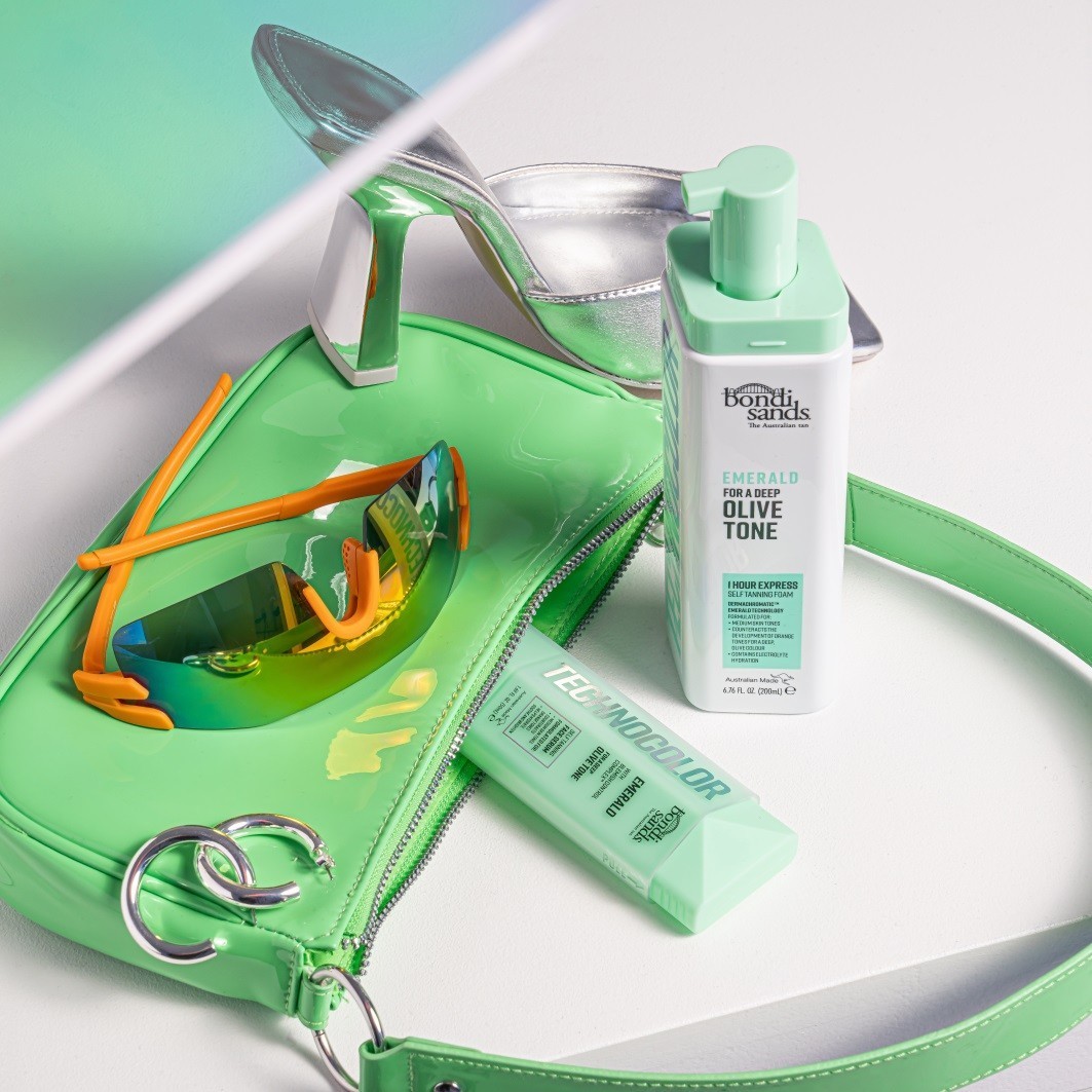 Serum za samoporjavitev obraza Bondi Sands Technocolor, smaragdno zelen – 50 ml