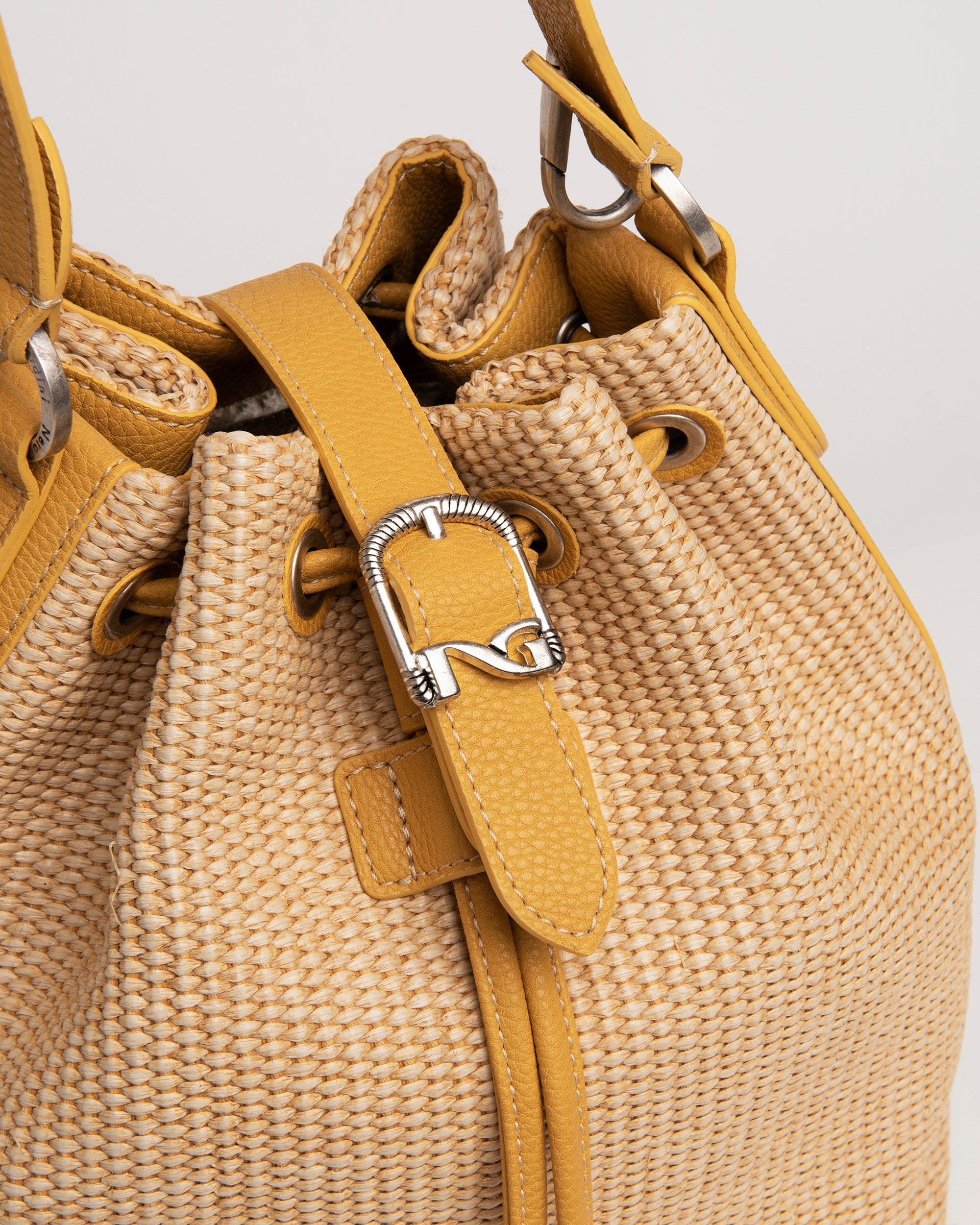  Sac seau pour femme en matière technique