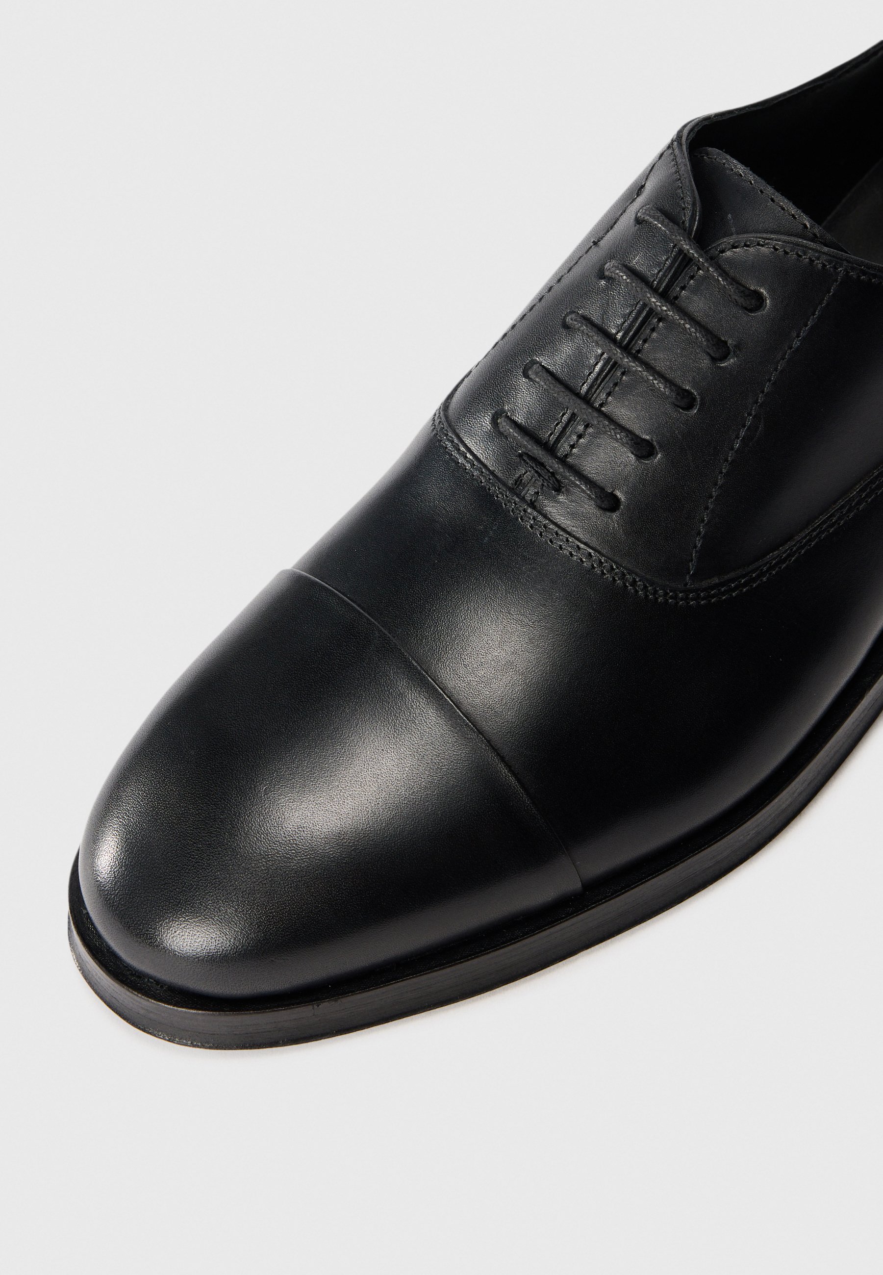Paul Smith Šnurovacie topánky - čierne