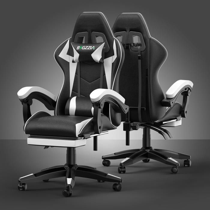Sedia da ufficio gaming con poggiapiedi ergonomico, girevole a 90°, cuscino lombare e poggiatesta, regolabile in altezza.