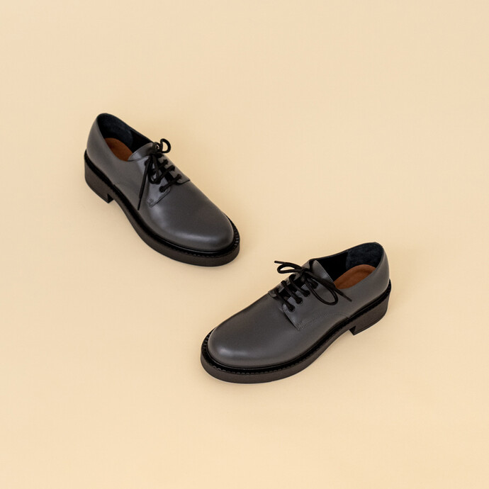 Derbies à lacets et semelles épaisses  en cuir glacé anthracite