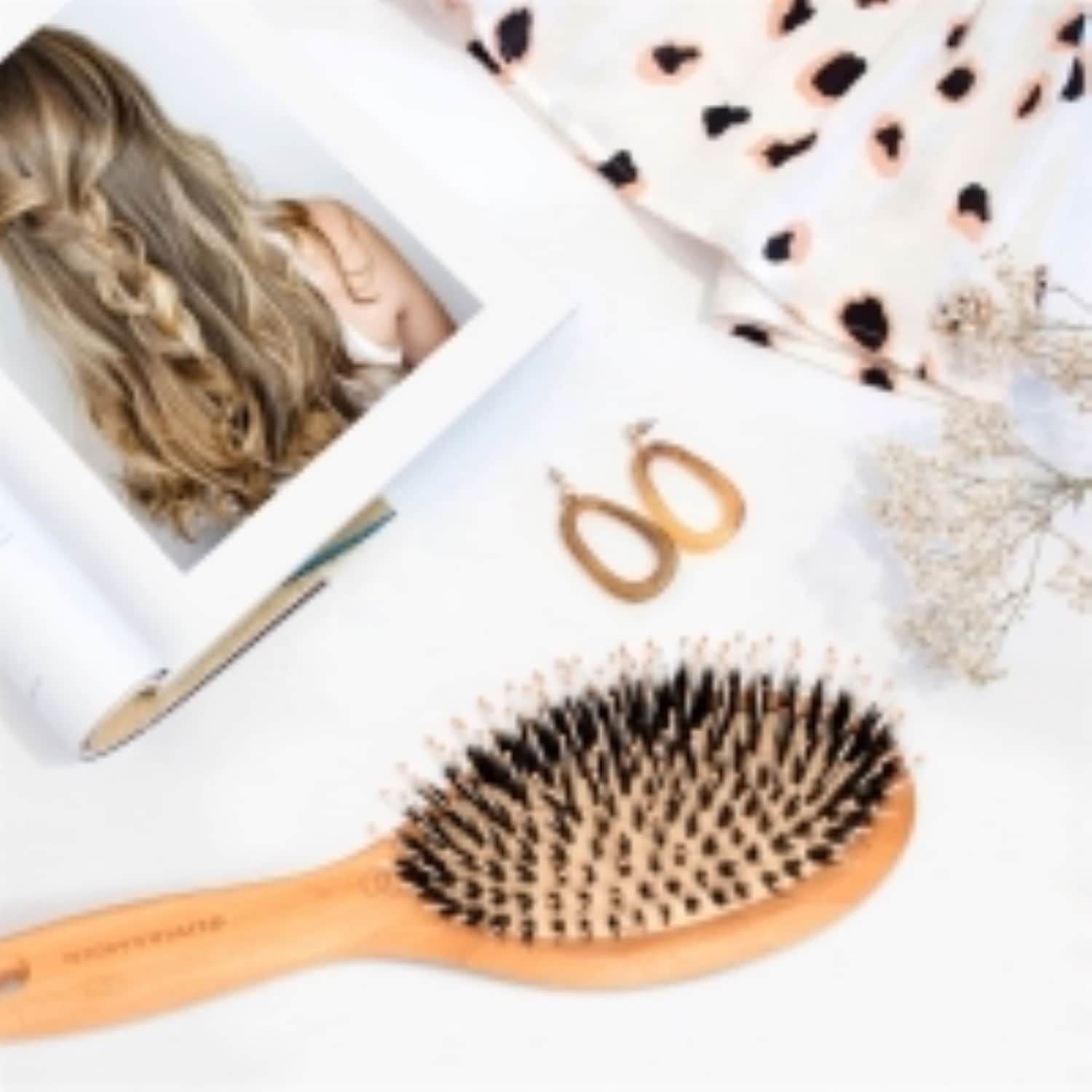 Olivia Garden plakana un lāpstiņu suka BAMBOO TOUCH atšķetināšanas kombinētā suka, vidēja izmēra - 1 gab.
